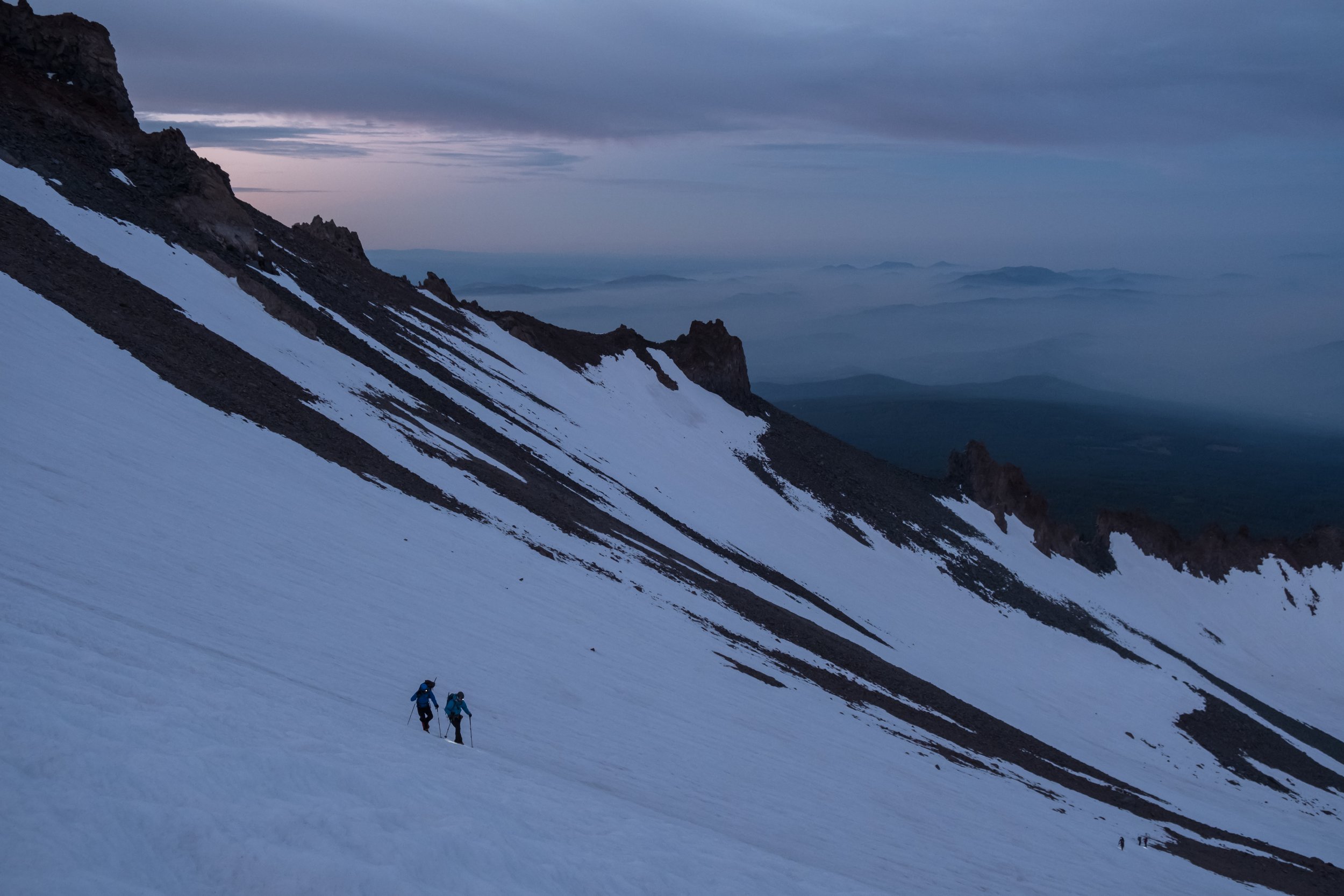 Climbers push their way to the summit of mt shasta