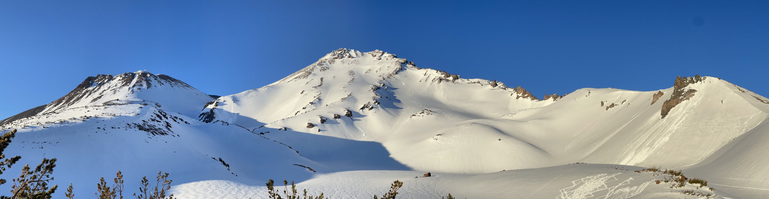 Panoramic views of mt shasta and shashtina