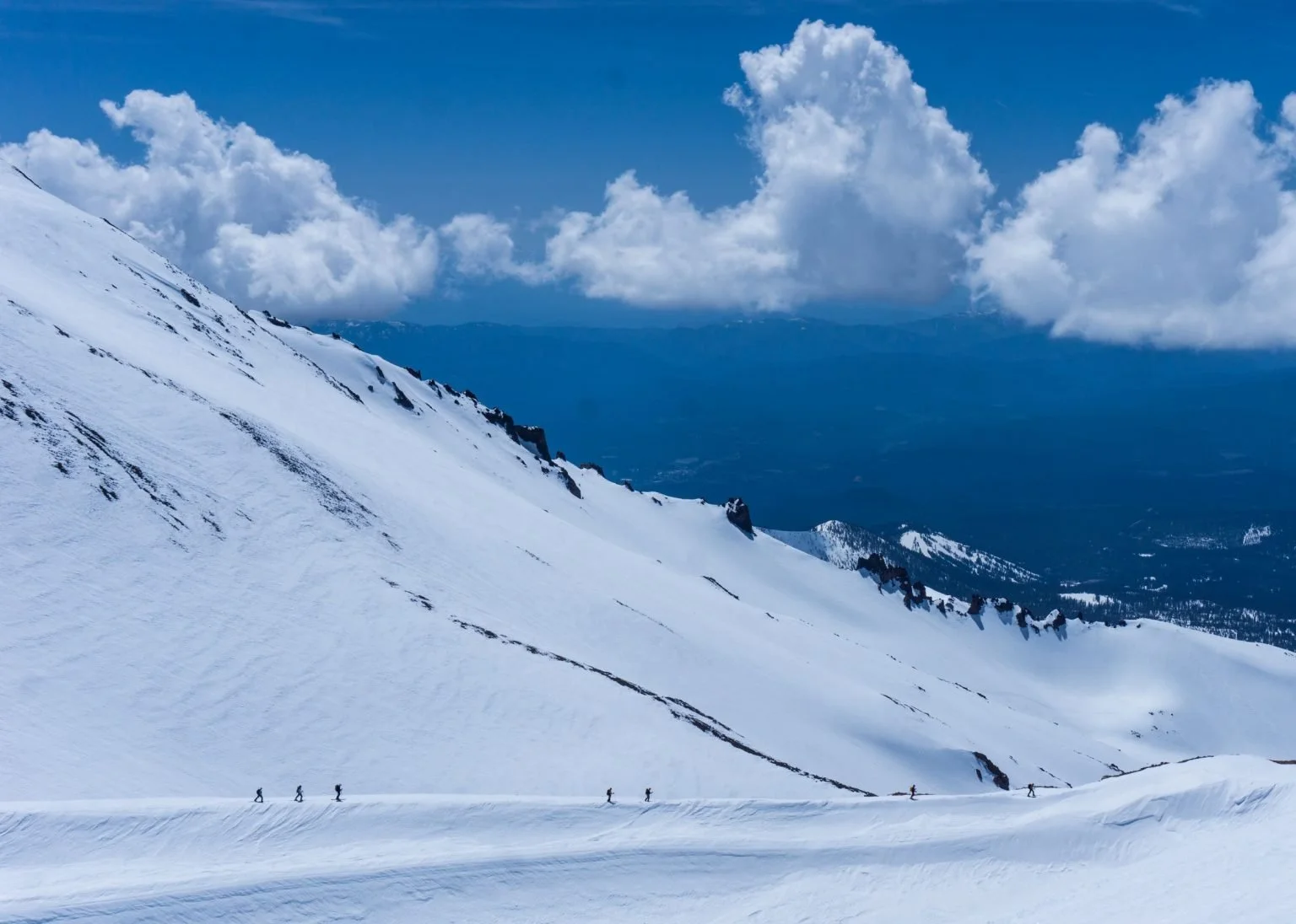 mt shasta climbers coming up avalanche gulch