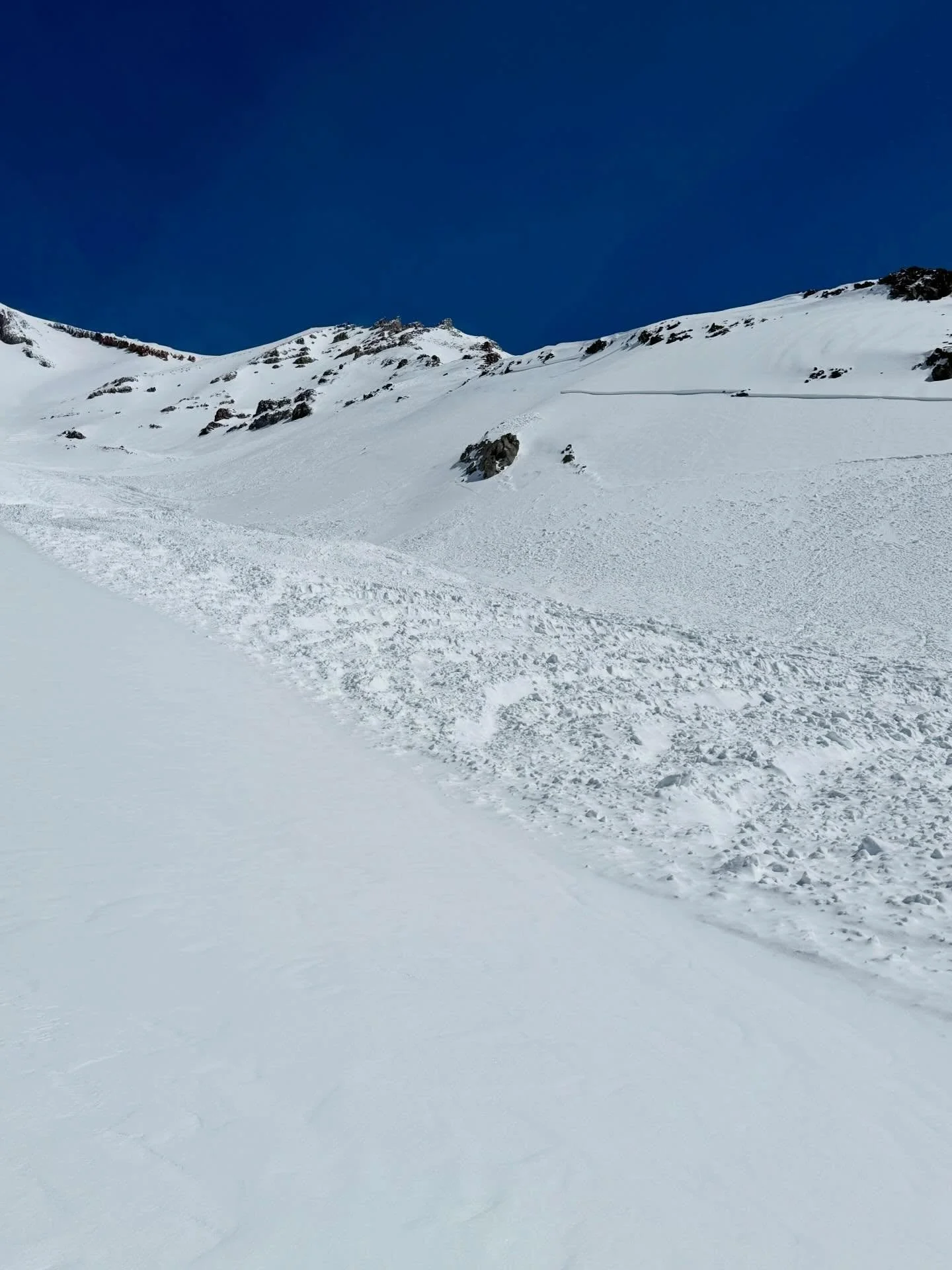 Mt Shasta update after the storm; checking out the avalanche in Avalanche Gulch. We received almost 20&rdquo; of new snow last week. A large natural avalanche occurred during the storm on Saturday and ran from 11,500&rsquo; to 9,500&rsquo; from Green