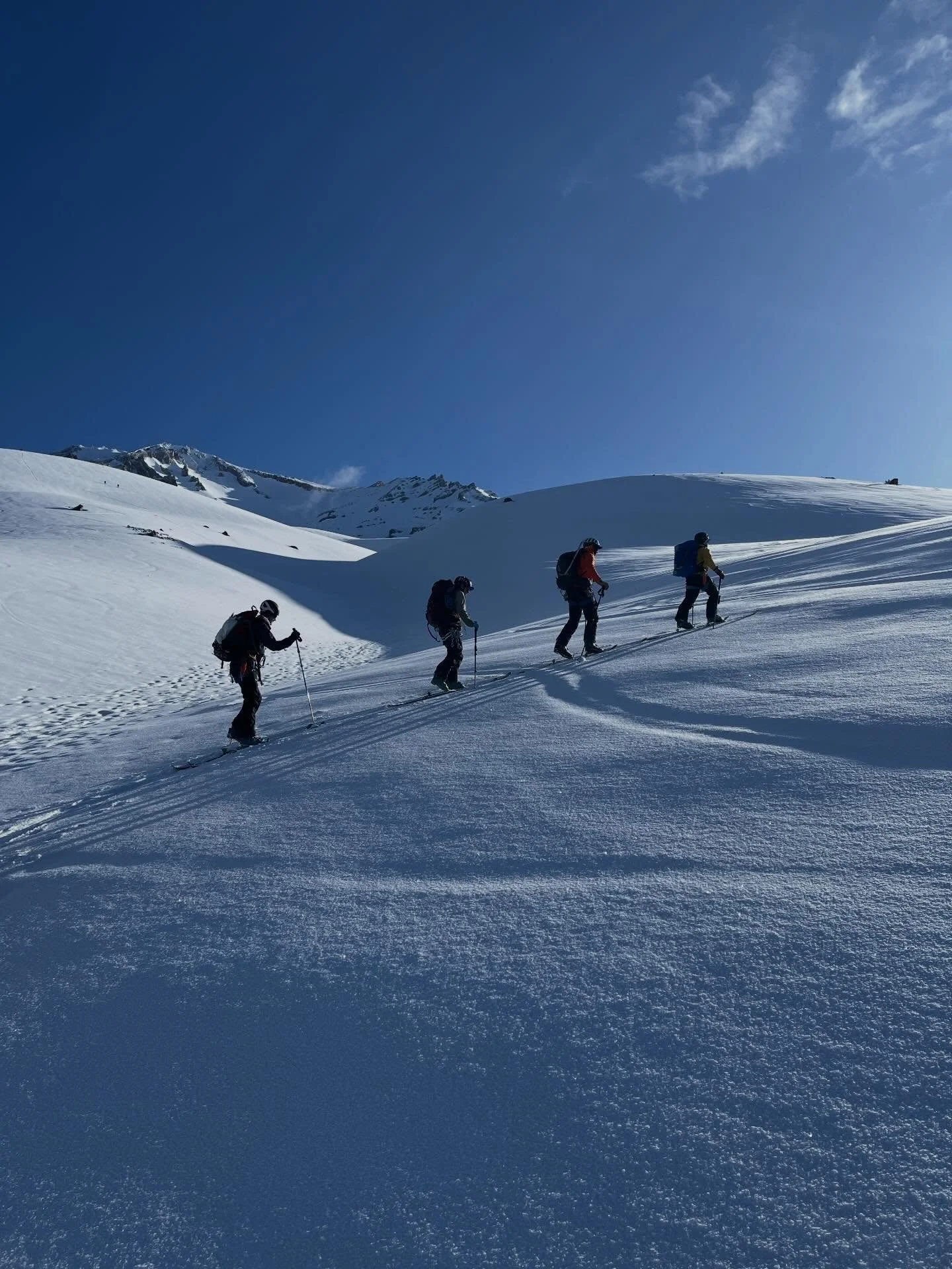Guide training 2026, climbing season is here! We had a great weekend with our staff and are excited for the season ahead! Big thanks to @gcunning_gram and @jonathan_cahill1 for facilitating this year&rsquo;s session, absolute pros and mentors🙏🏼
Apr