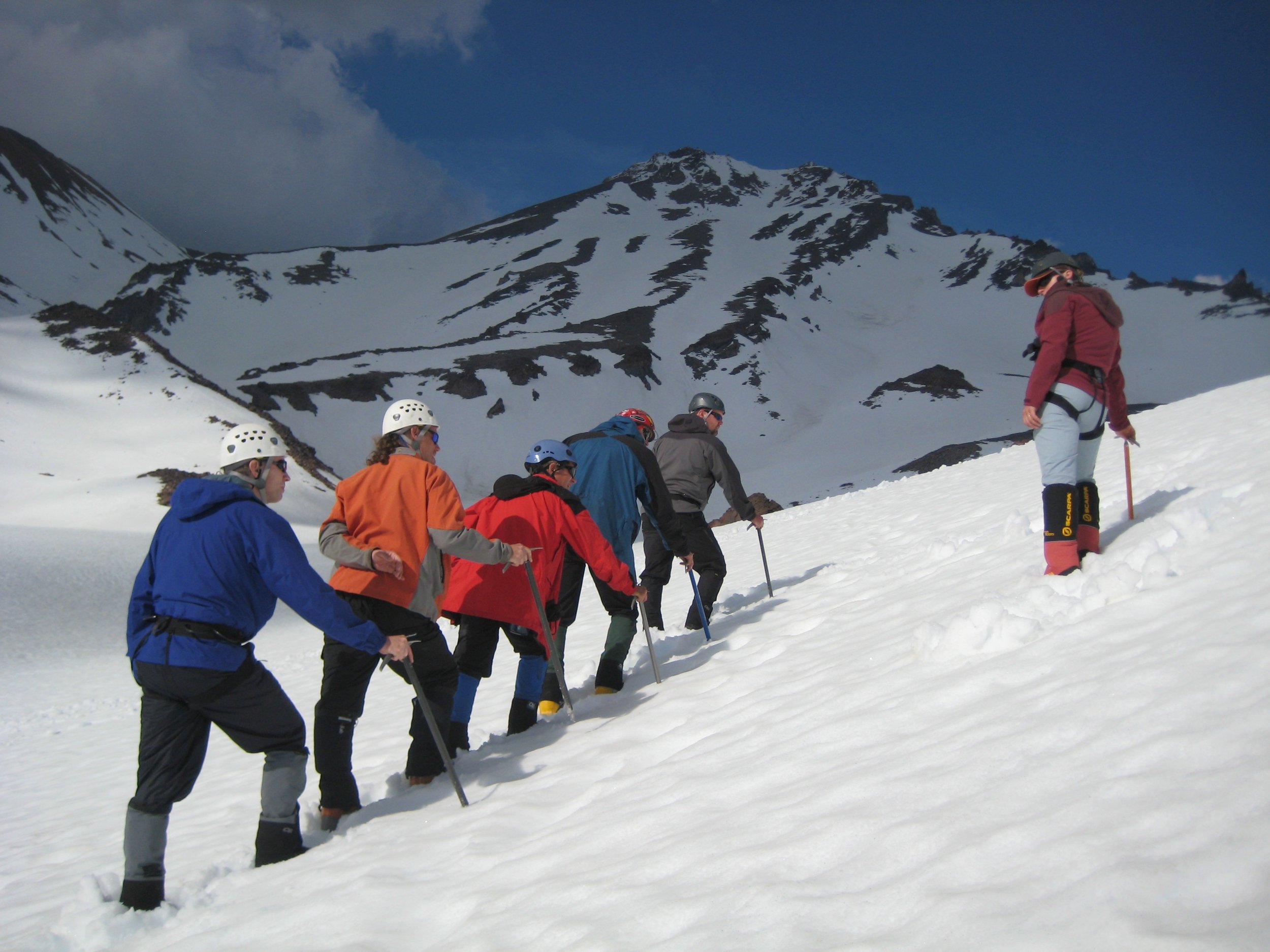 Group learns mountaineering technique in our Glacier 1 seminar  