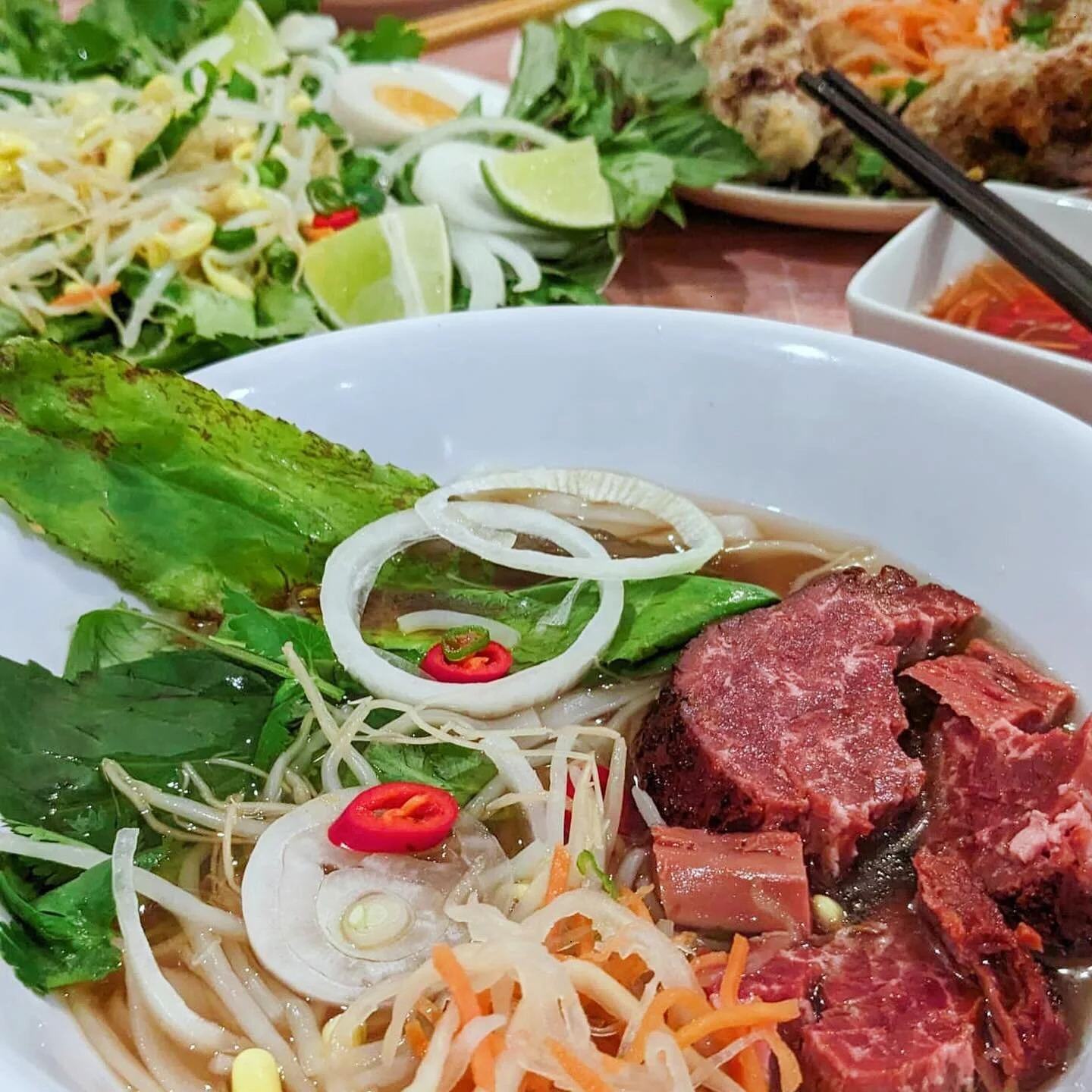 Last week we had some friends over to celebrate the holidays🎉. We know they love Vietnamese food 🇻🇳 , so we decided to have a feast:

- Pho 🍲 with @juicymarbles tenderloin 
- herbs 🌿 , pickled carrots 🥕 &amp; daikon, and vegan eggs 🥚 from @myc