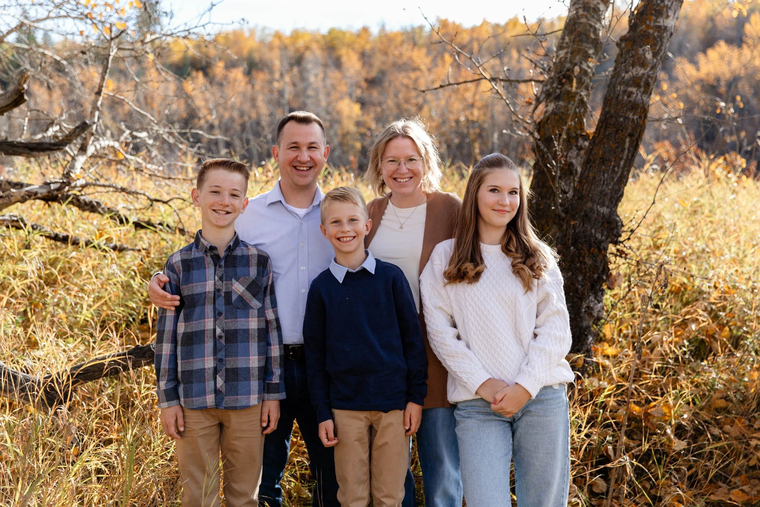 Family fall photography session at Fish Creek Provincial Park in Calgary