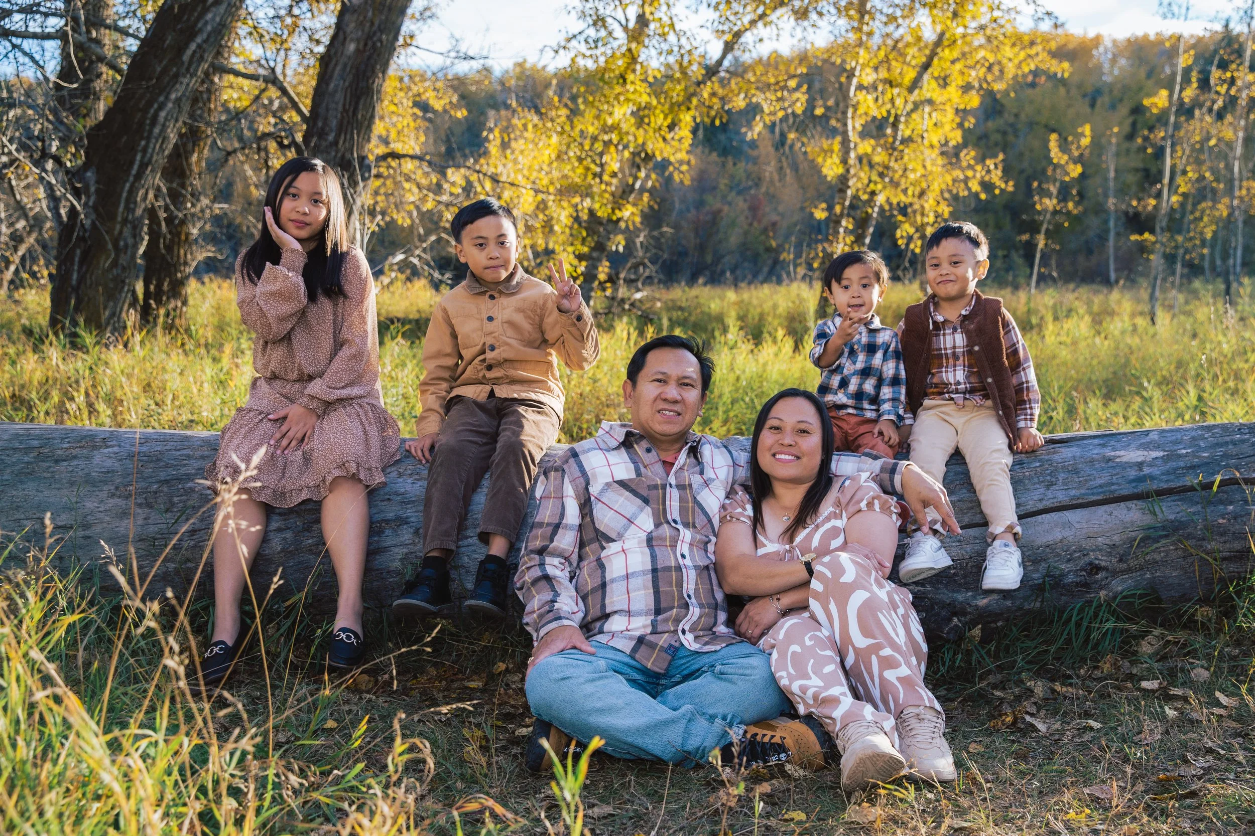 Family fall photography session at Fish Creek Provincial Park in Calgary