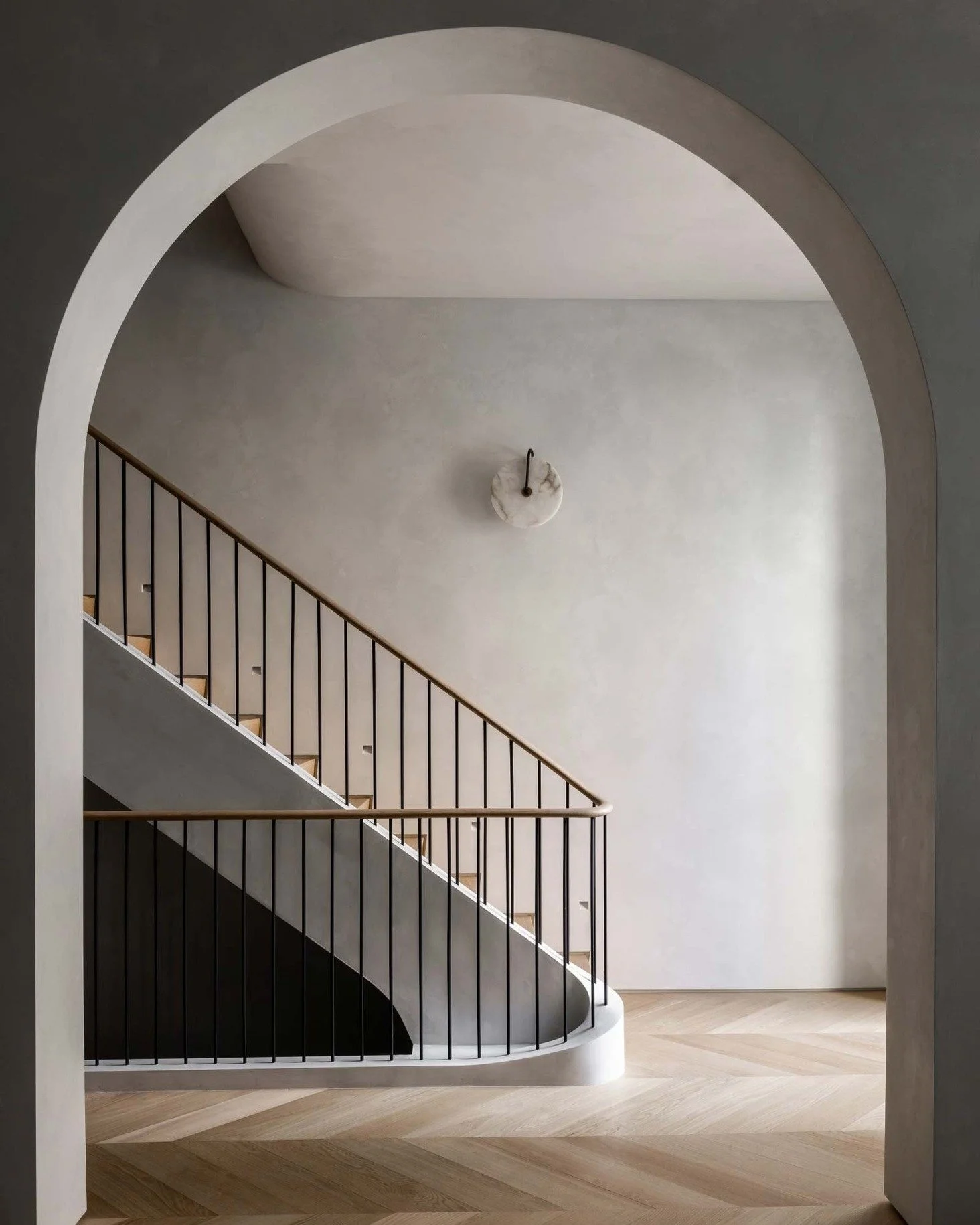 The best blend of modern &amp; traditional elements. Combining soft lines and powdery limewashed walls and the most stunning staircase.

Sourced ~ B house |  @studiomontemayor 

#designinspiration #livlloydinteriors #goldcoastinteriors #newbuildgoldc