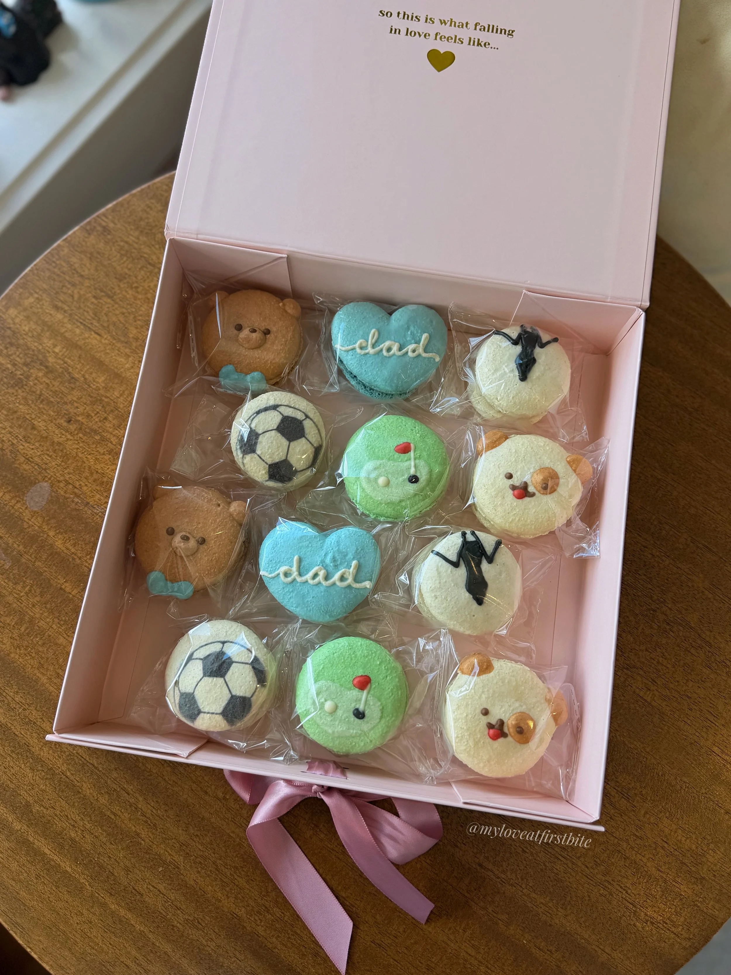 Father's Day Macaron Gift Box (12 pieces)
