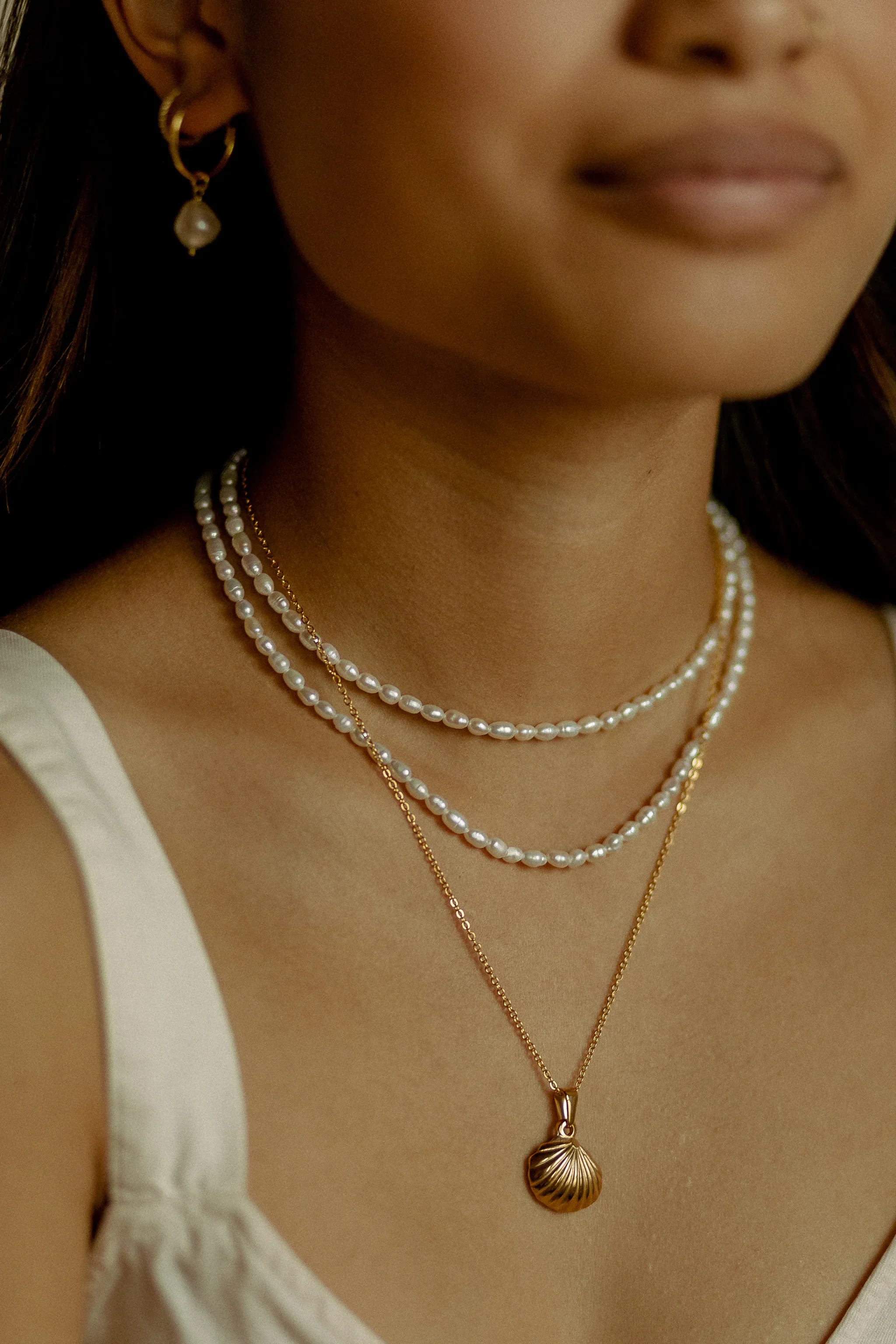 Cali Pearls Choker Necklace 3.webp