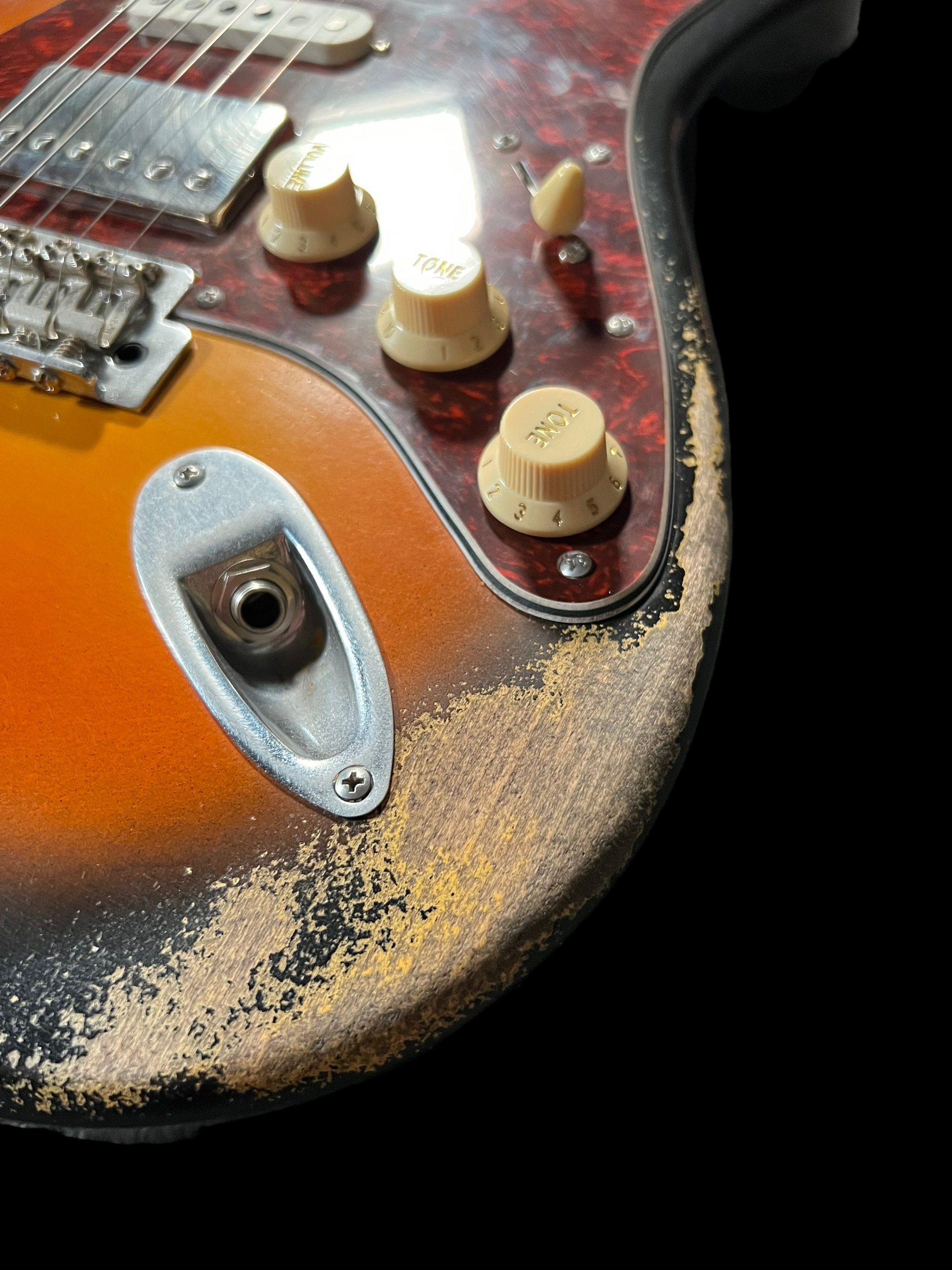 10S Guitars - HSS Strat Sunburst Heavy Relic 4.jpg