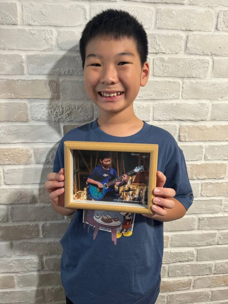 On April 6th, we were invited by Esplanade to play a show for them and here are some of our students who performed in the show! What a memorable experience, well done and keep  up the good work! #guitarstudent #reels #fyp #enrichment #guitarlessons