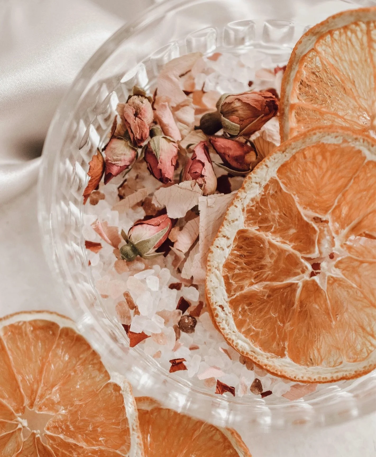 ✨ As the seasons shift, it's the perfect time to check in with our bodies and nurture ourselves through movement. At Flooid Pilates, we believe in embracing change and supporting our physical and mental well-being. 

How are you supporting your body 