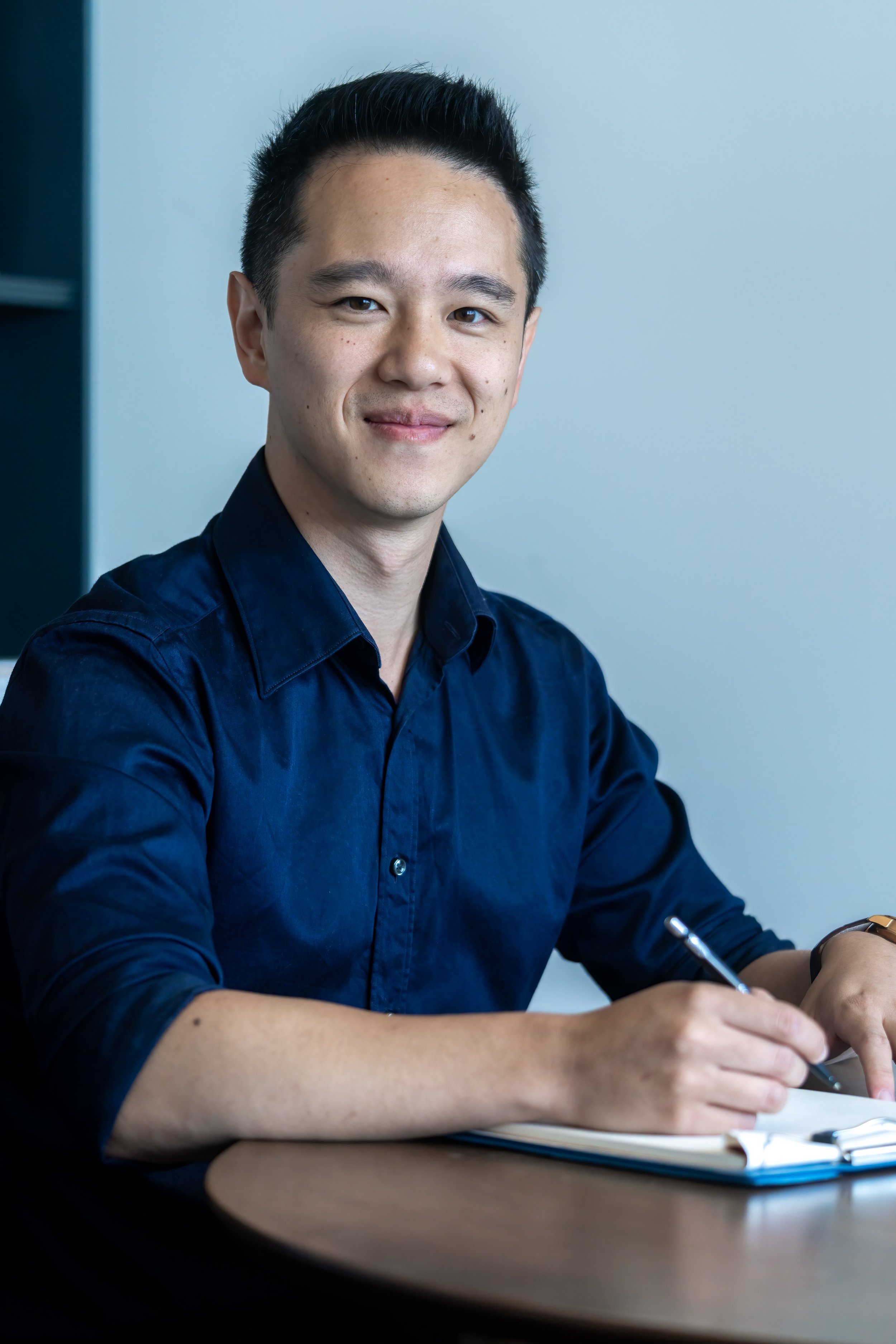 Ronald Hoang Communication