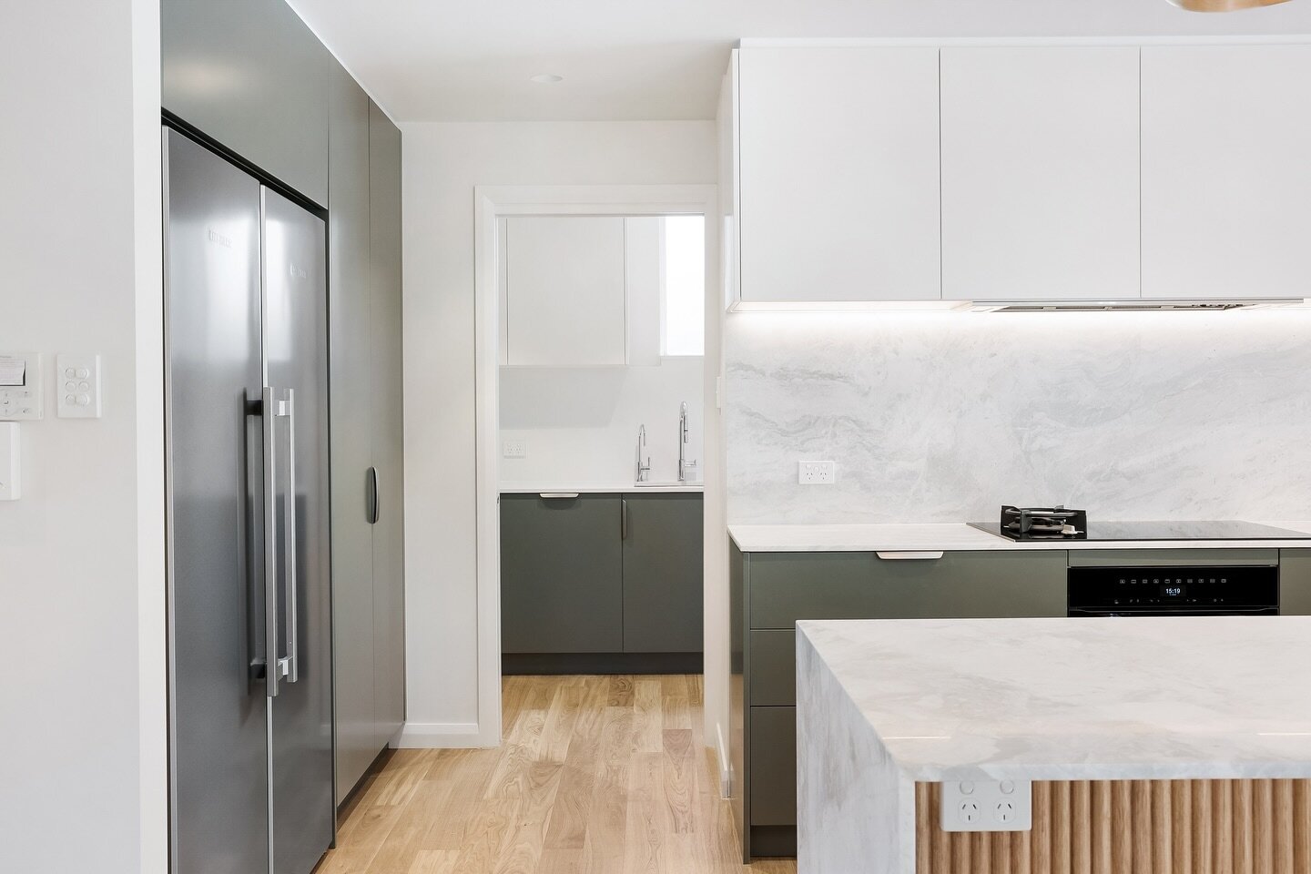 Completed Project | Willoughby, Sydney

A butlers pantry - a small kitchen within your kitchen area, usually out of sight. A butlers pantry&rsquo;s main purpose is to provide a space to prepare food and clean up without cluttering your main kitchen.
