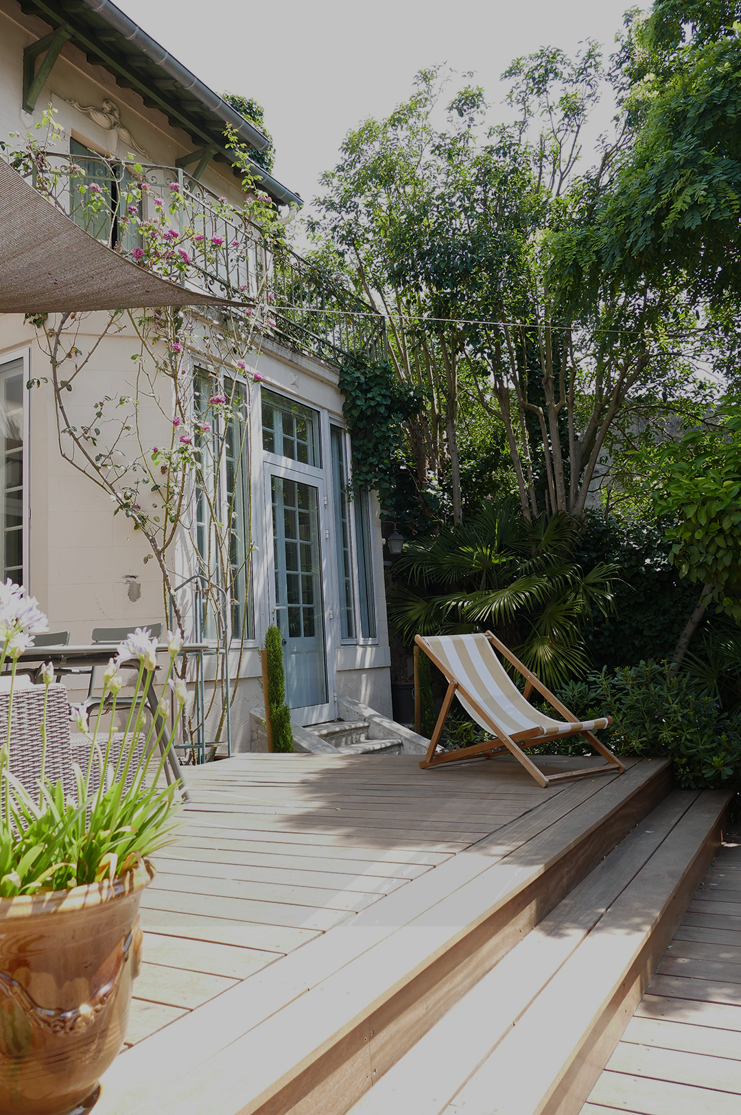 Terrasse bois maison charme jardin