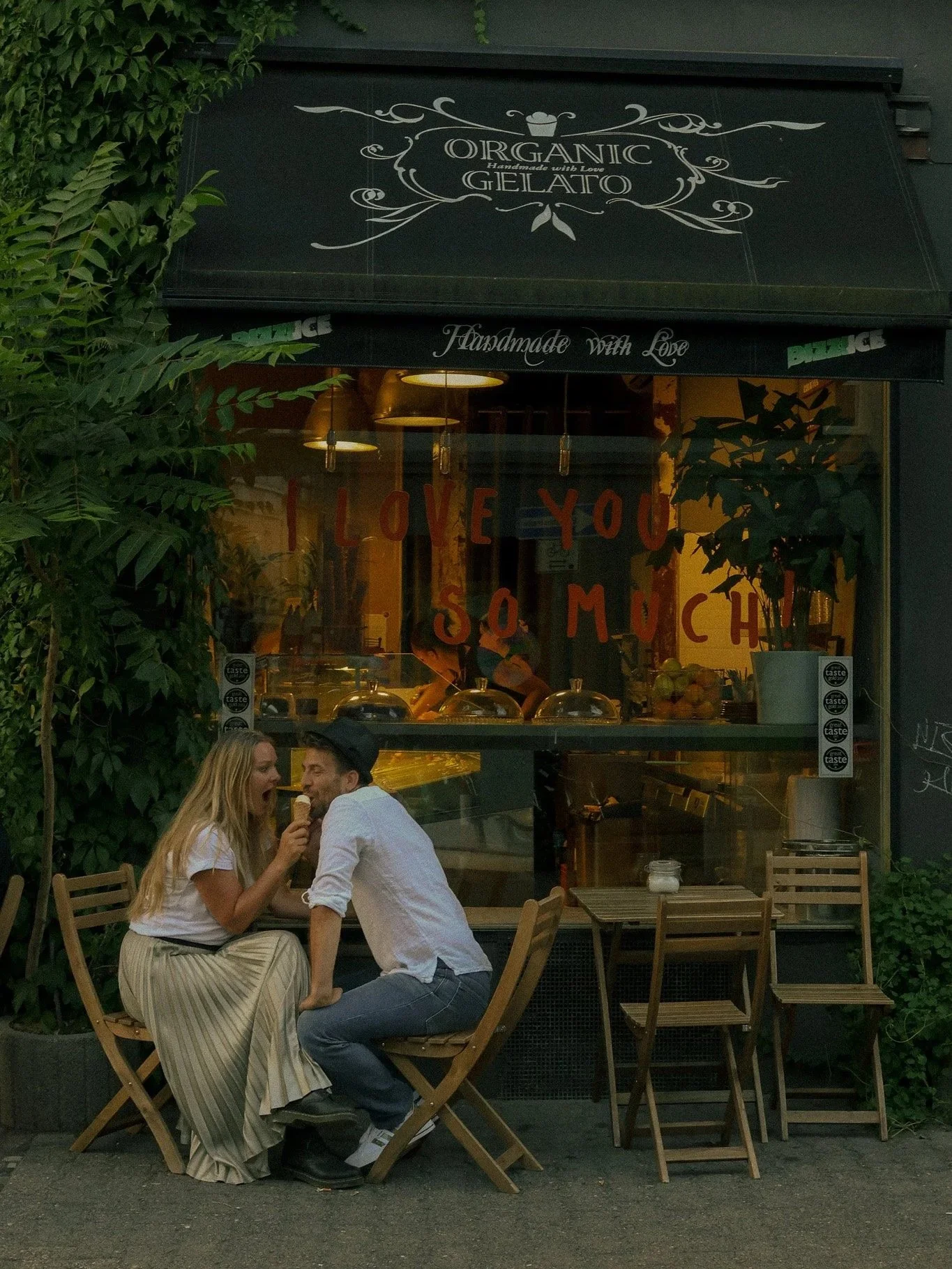 Sachsenhausen Frankfurt documentary lovestory, sunset shoot, dreamy