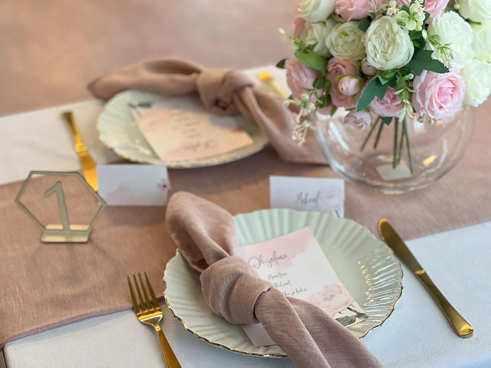 Hopeapaketti Hääsuunnittelija Hääsuunnittelu RoseHouseEvents Rose House Events Kajaani Kainuu