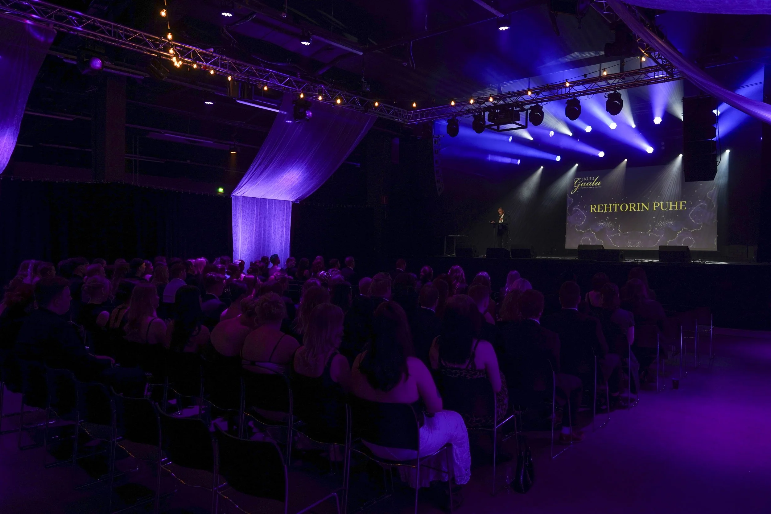 Somistuspaketti Tapahtumatuottaja Yritysjuhla Yritystapahtuma Somisevuokraus Koristelu Koristevuokraus Rose House Events RoseHouseEvents Kajaani Kainuu