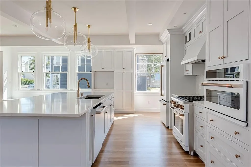 Kitchen 2.webp