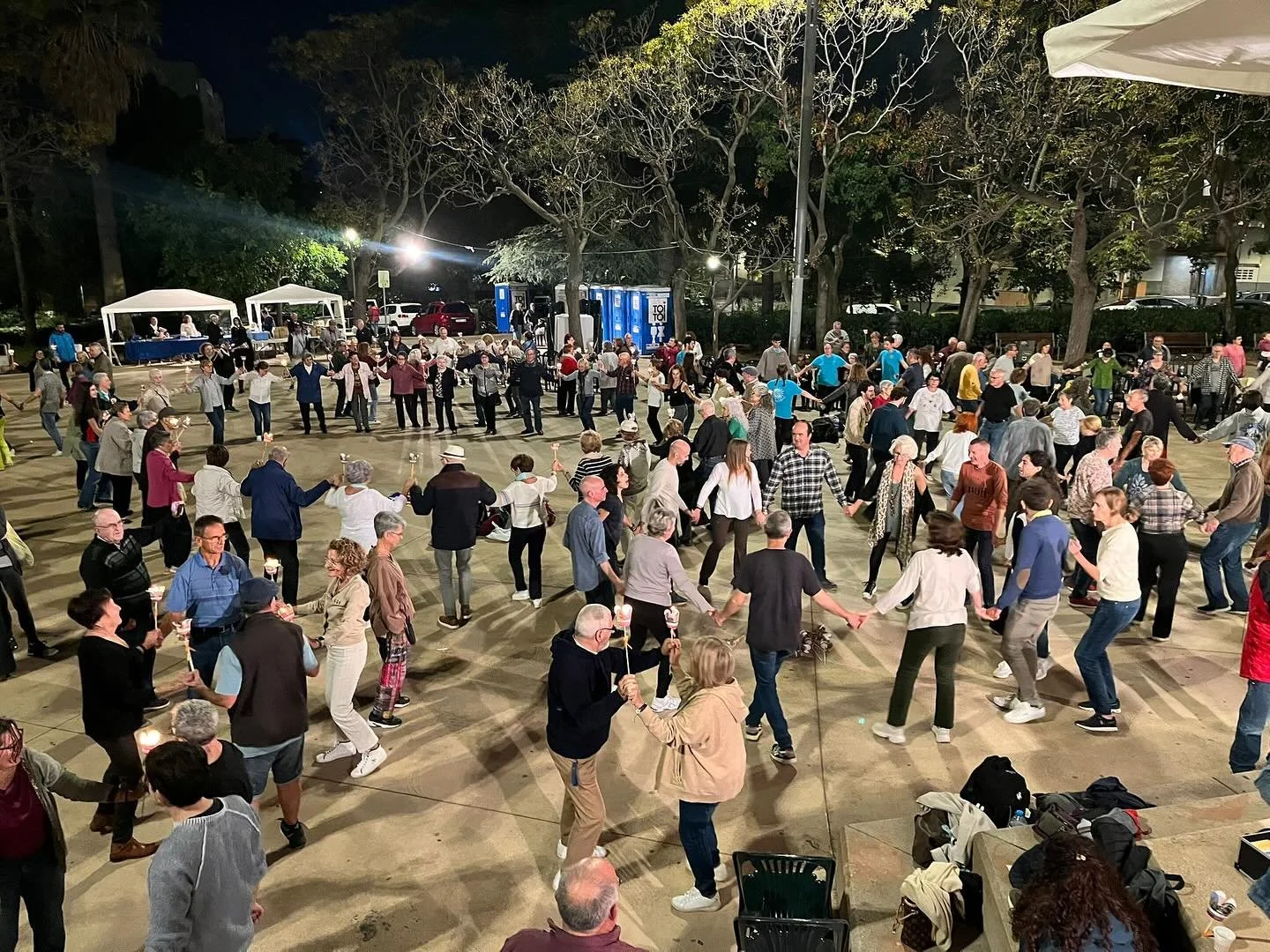 📸Imatges de la nostra actuaci&oacute; a Barcelona, en el 56&egrave; Aplec de la Sardana de les Roquetes, amb els companys dels @montgrins @lallobregat @coblasantjordi

👏🏻💪Volem agrair a @sardanistesroquetes @culturapopularbcn @barcelona_cat , a t