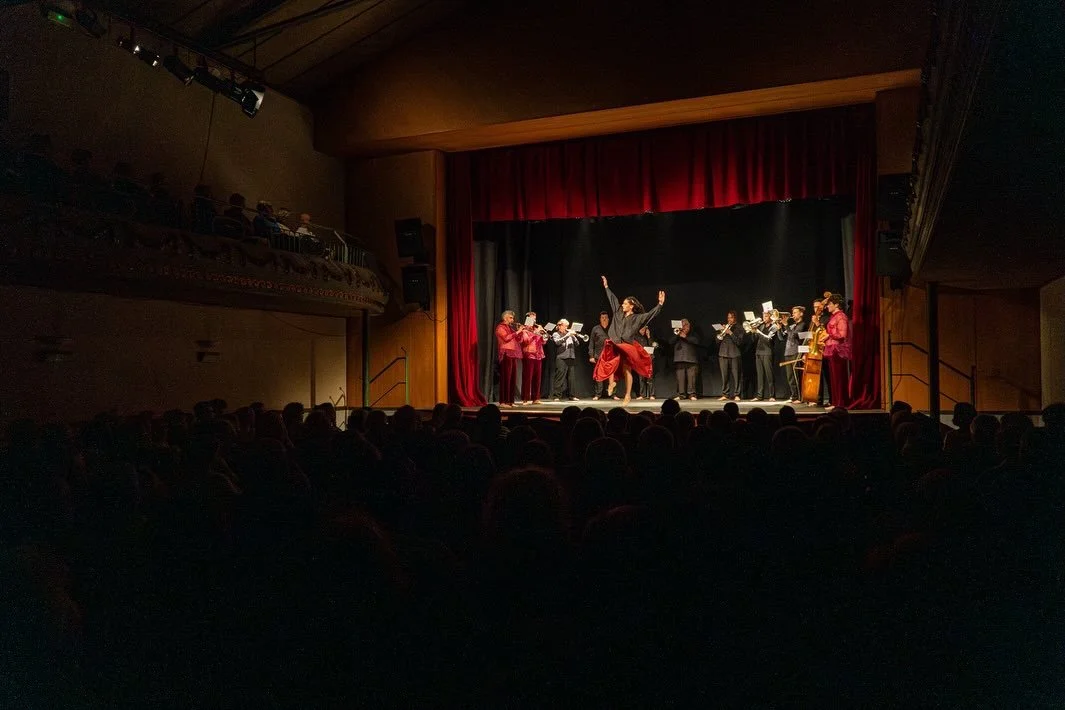 📸Imatges de la nostra actuaci&oacute; a Vidreres en els actes de la Festa petita amb l&rsquo;espectacle AmorT i els ballarins @ricard_gb @queralt_querii @katiadelendik 

👏🏻💪Volem agrair a @ajvidreres #agrupaci&oacute; sardanista bella dansa, a to