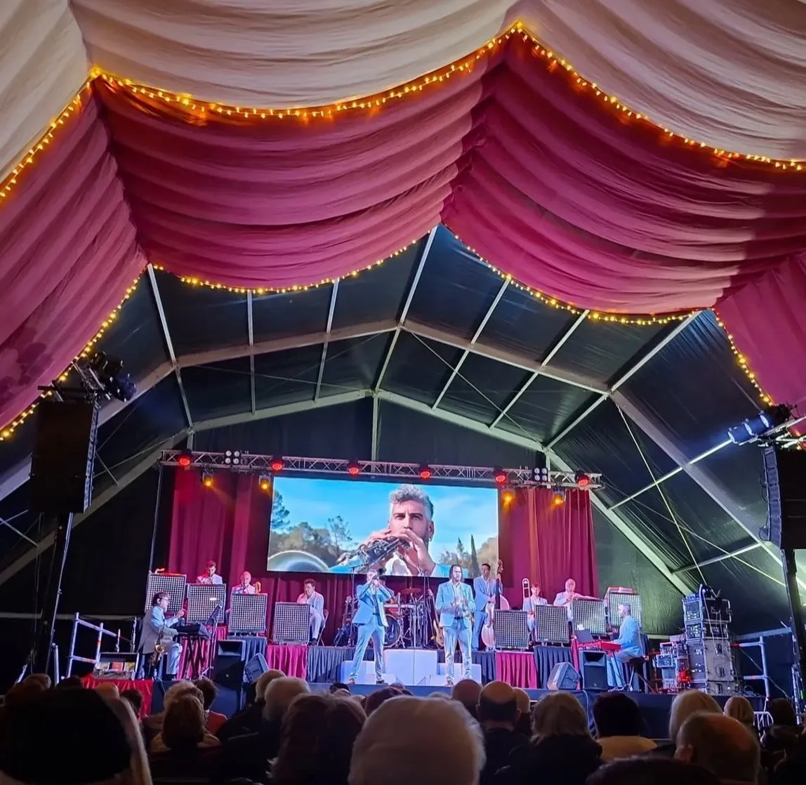 📸 Imatges de la nostra actuaci&oacute; a Llan&ccedil;&agrave;, dintre els actes de la Festa Major.

👏🏻💪Volem agrair a @ajuntament.llanca @rocktailgroup , a tot el personal que ha fet possible dita actuaci&oacute; i, evidentment, a tot el públic 