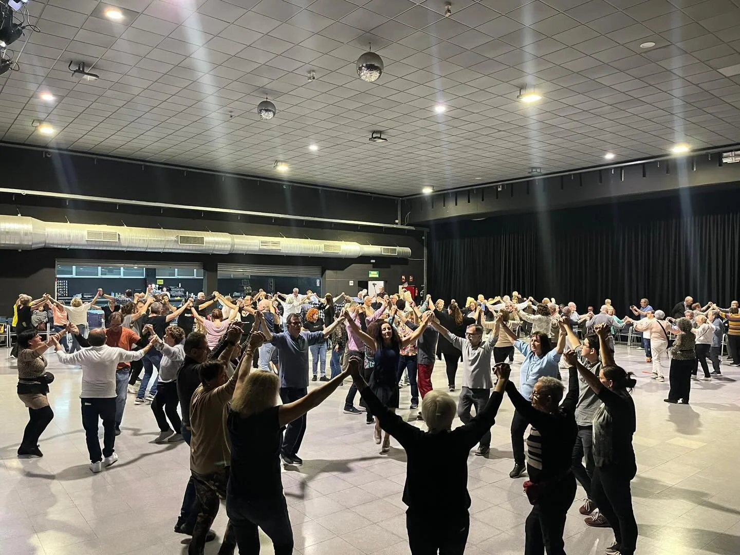 📸Imatges de la doble actuaci&oacute; a les localitats de Sabadell i Castellar del Vall&egrave;s, en el 49&egrave; aplec de la Sardana de Castellar del Vall&egrave;s, juntament amb els companys/es de la  @coblasantjordi @jovenivolasabadell 

👏🏻💪Vo