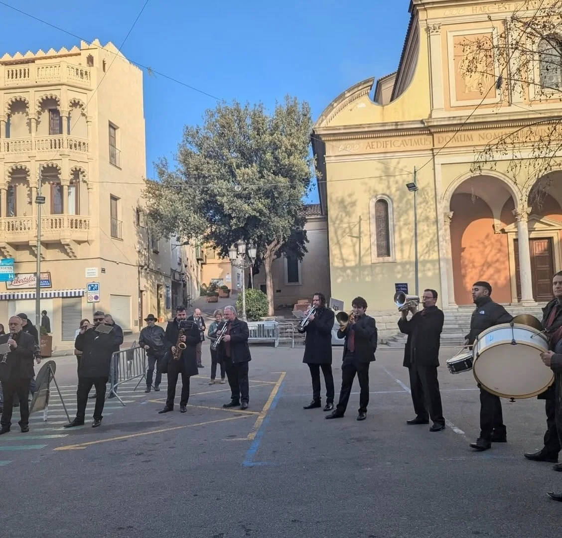 📸 Imatges de la nostra actuaci&oacute; a Vilassar de Dalt on divendres passat vam poder celebrar la festa de @santantonivilassar , una festivitat pr&egrave;viament ajornada degut a les inclem&egrave;ncies meteorol&ograve;giques adverses.

👏🏻💪Vole