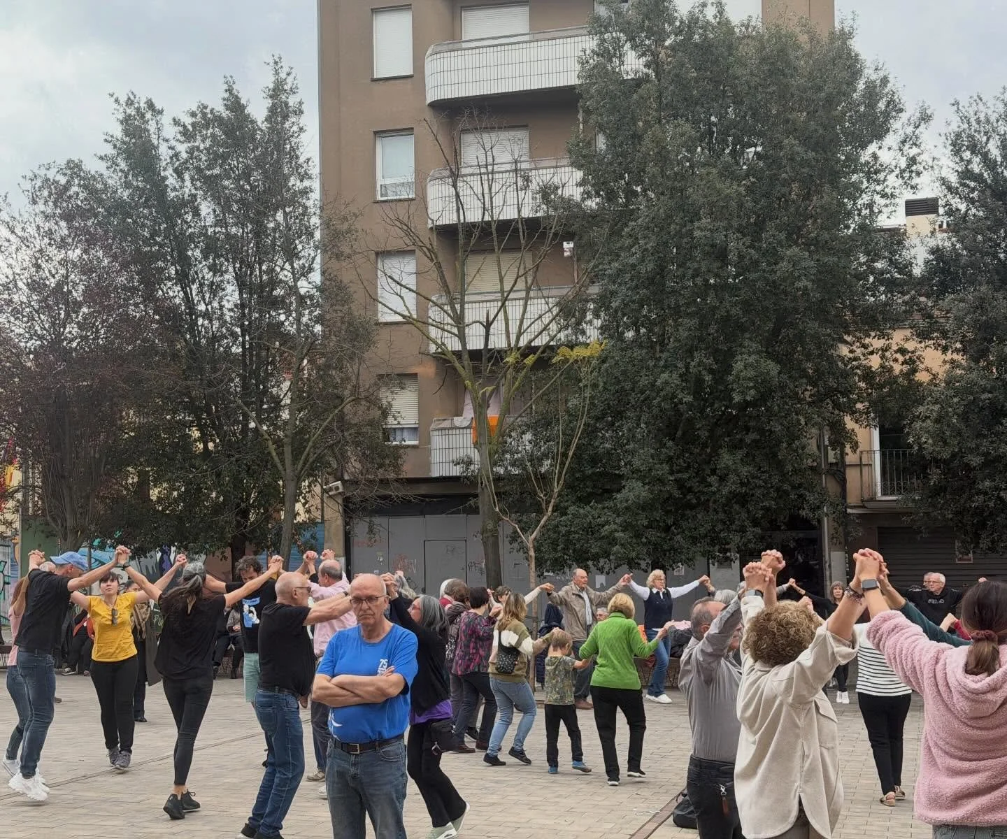📸Imatges de l&rsquo;actuaci&oacute; a la localitat de Rub&iacute;, juntament amb els companys de @lallobregat 

👏🏻💪Volem agrair a @fomentdelasardanaderubi , a tot el personal que ha fet possible dita actuaci&oacute; i, evidentment, a tot el públ