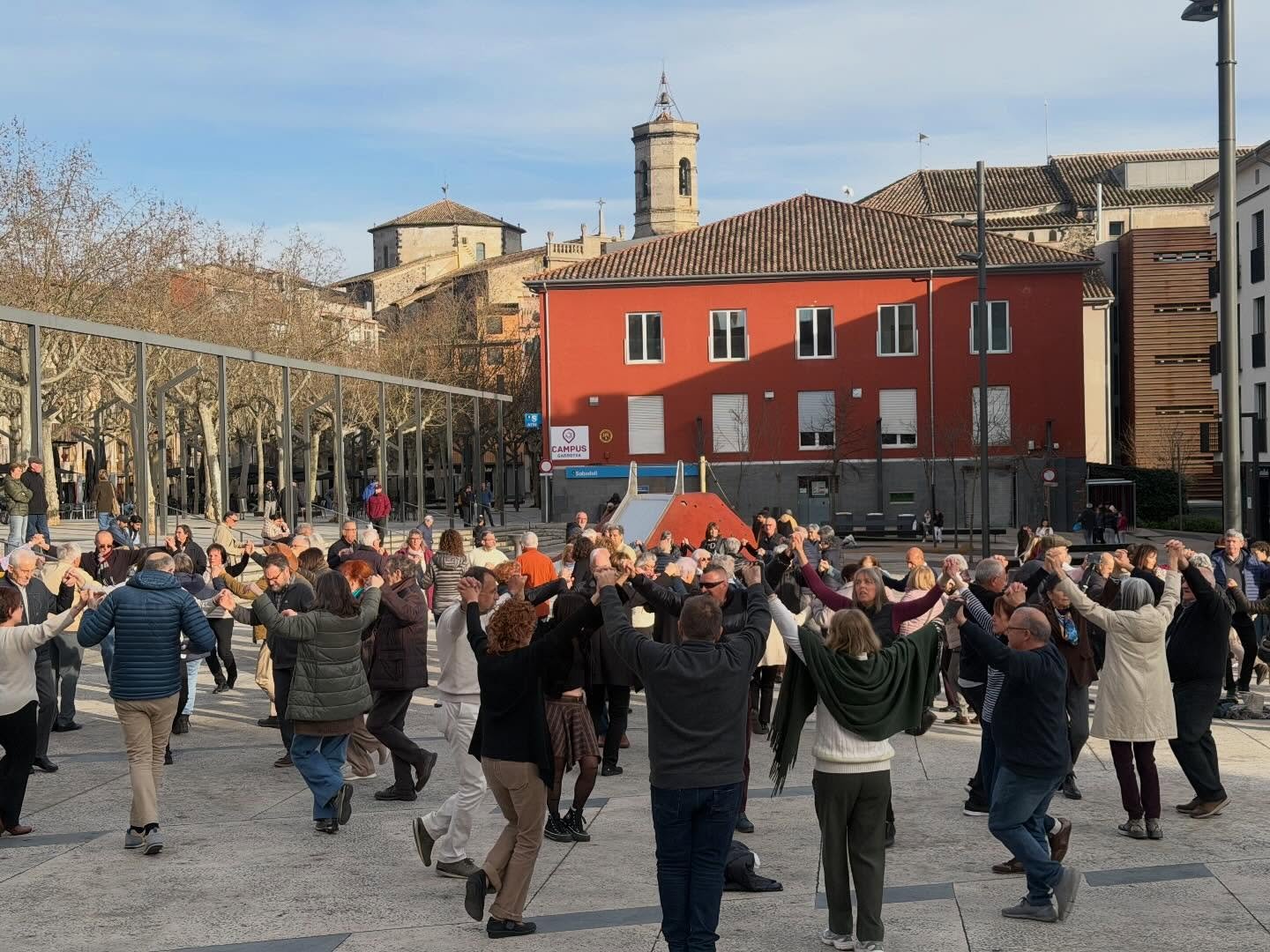 📸Imatges de la nostra actuaci&oacute; a Olot, en l&rsquo;acte de cloenda de la capitalitat de la sardana. 

👏🏻💪Volem agrair a @olot_cat @olotcultura @flordefajol @garrotxasardanista @sardanistesolot , a tot el personal que ha fet possible dita ac