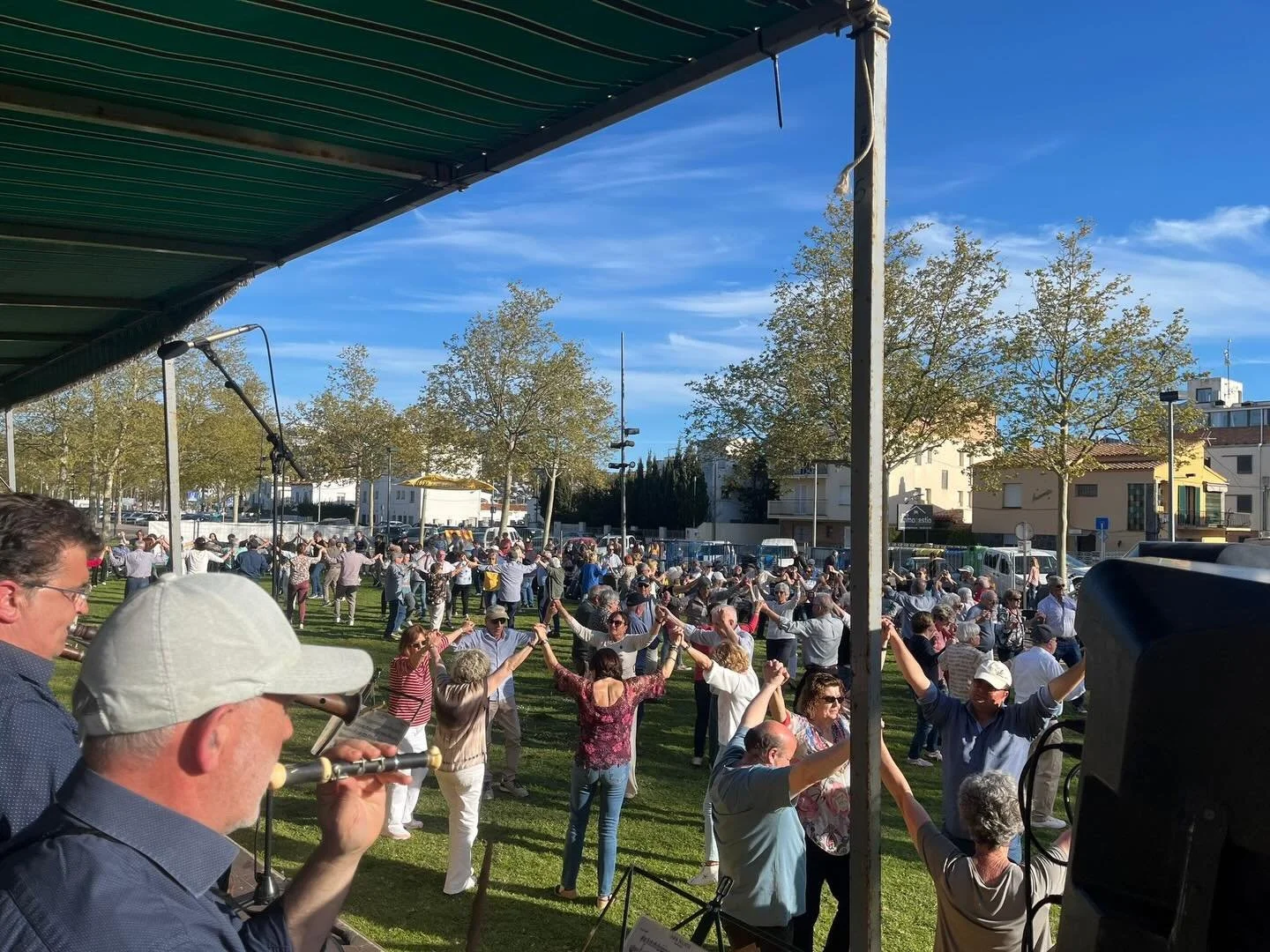 📸Imatges del 52&egrave; aplec de la sardana de Roses amb els companys/es de la @coblaciutatdegirona i @montgrins 

👏🏻💪Volem agrair a l&rsquo; @ajuntamentroses , a La Rotllana per l&rsquo;organitzaci&oacute;, a tot el personal que ha fet possible 