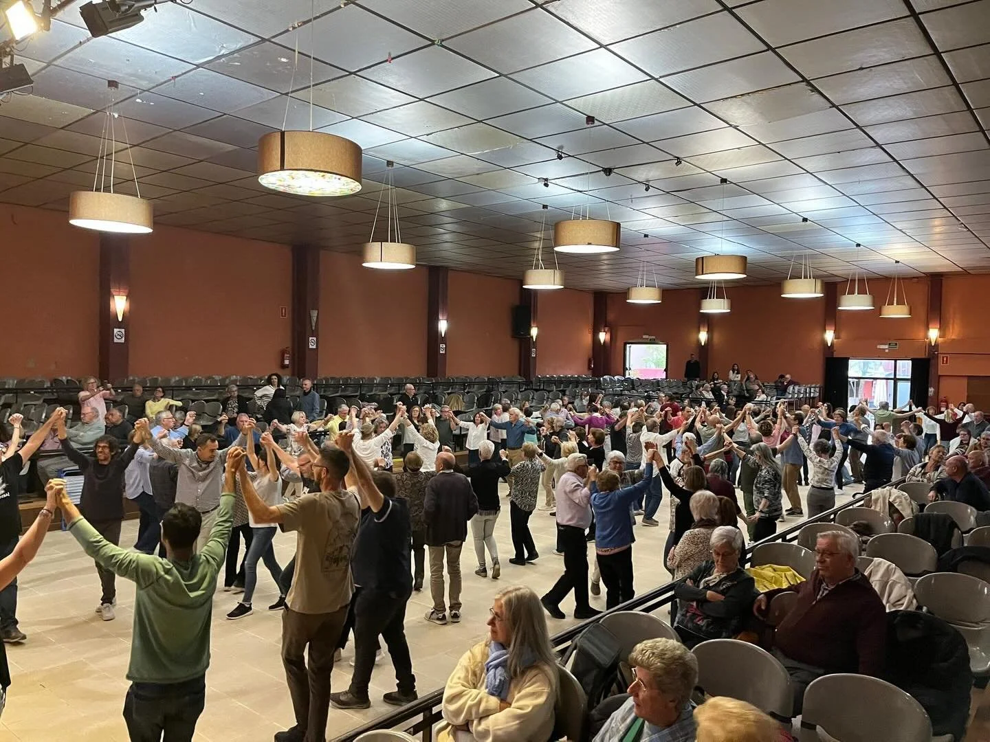 📸 Imatges del 49&egrave; Aplec de Breda. Un goig compartir escenari amb els companys/es de la @jovenivolasabadell @coblaviladolesa @coblabisbaljove 

👏🏻💪Volem agrair a l&rsquo; @ajuntamentbreda @collasardanistabreda evidentment, a tot el públic 