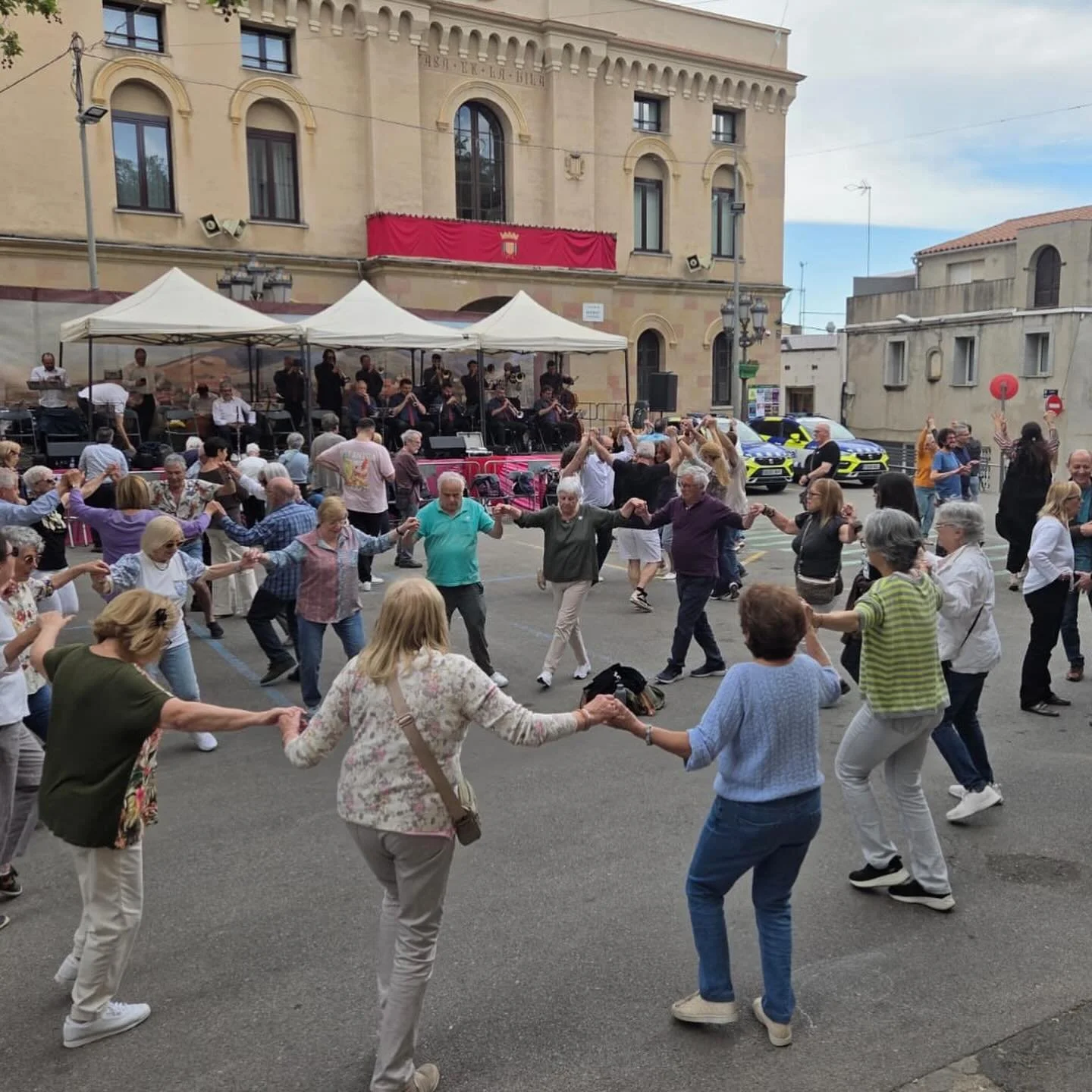 📸Imatges del 26&egrave; Aplec de Vilassar de Dalt amb els companys/es de la @lallobregat i @coblamediterrania 

👏🏻💪Volem agrair a @vilassardedalt a @grupsardanistavdd , a tot el personal que ha fet possible dita actuaci&oacute; i, evidentment, a 