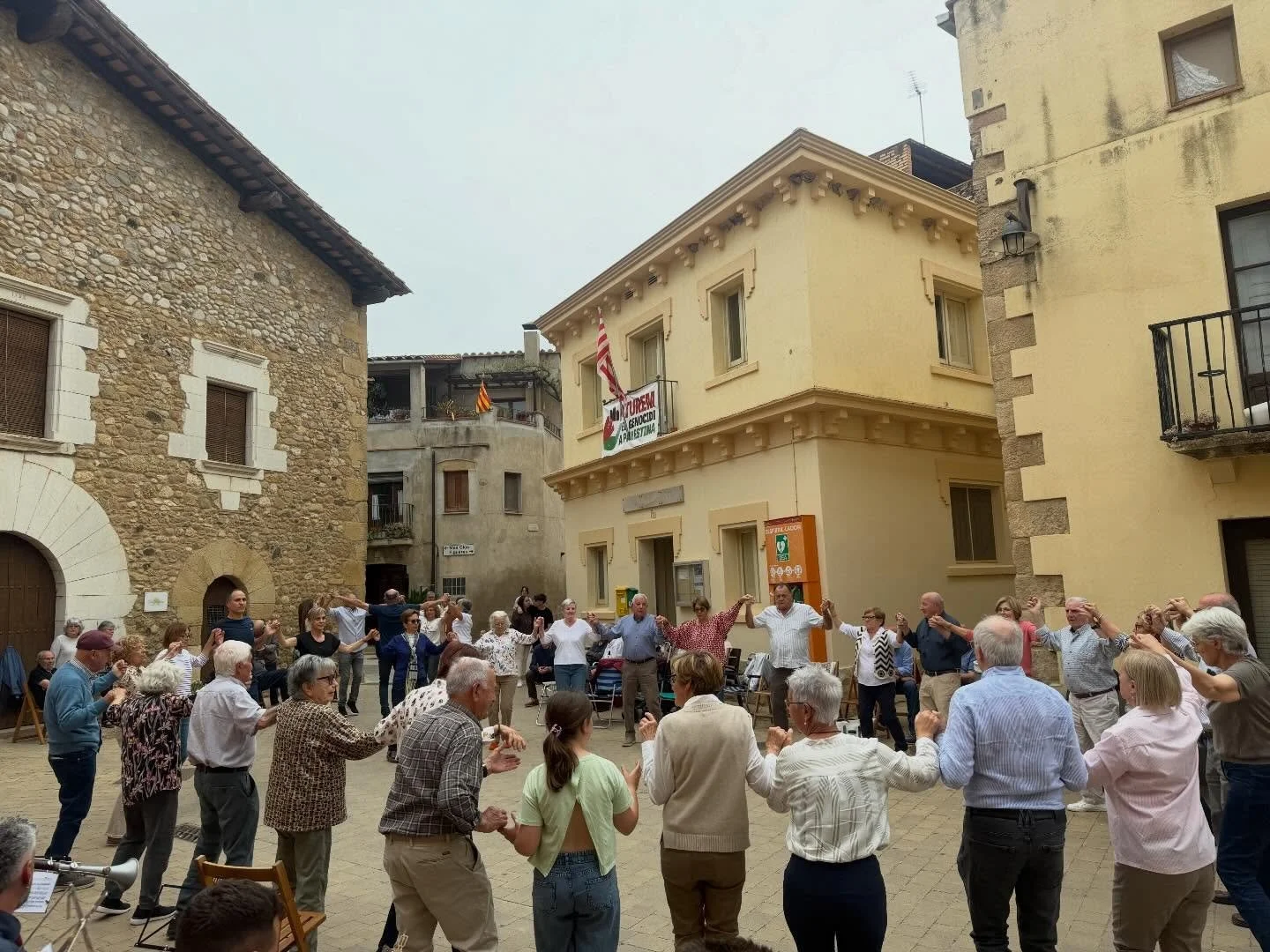 📸 Imatges de la nostra actuaci&oacute; a Pont&oacute;s: FESTA DE LA PRIMAVERA I LA VELLESA 2026, ajornada per motius climatol&ograve;gics i, dintre, el cicle de concerts de @diputaciogirona 

👏🏻💪Volem agrair a l&rsquo; Ajuntament de Pont&oacute;s