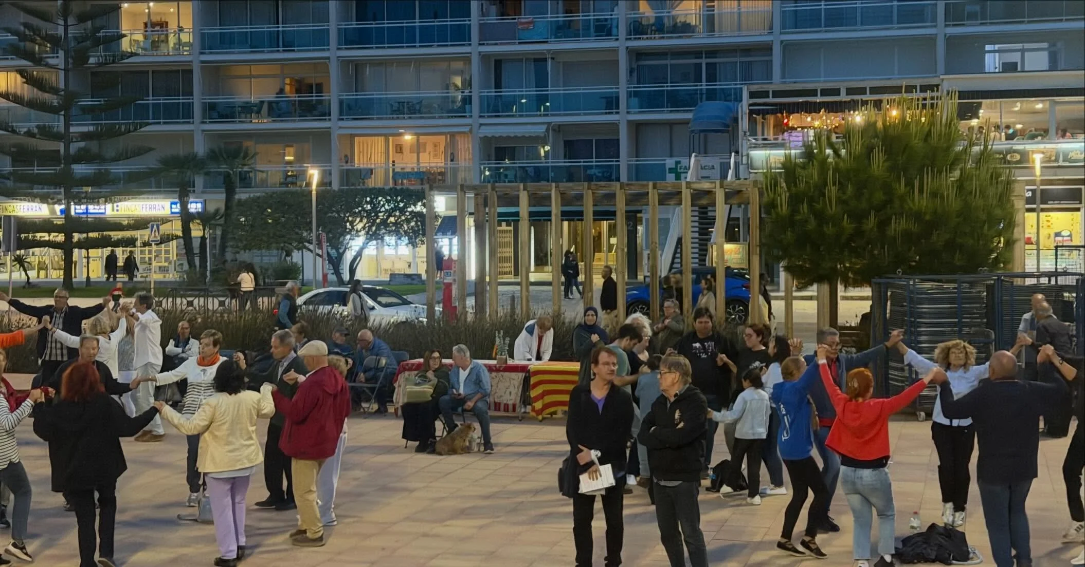 📸Imatges de la nostra actuaci&oacute; a Coma-ruga en l&rsquo;11&egrave; Aplec de la Sardana, dintre els actes de la capitalitat de la sardana, amb els companys/es de la @coblareusjove .

👏🏻💪Volem agrair a l&rsquo; @elvendrell_cat , a tot el perso
