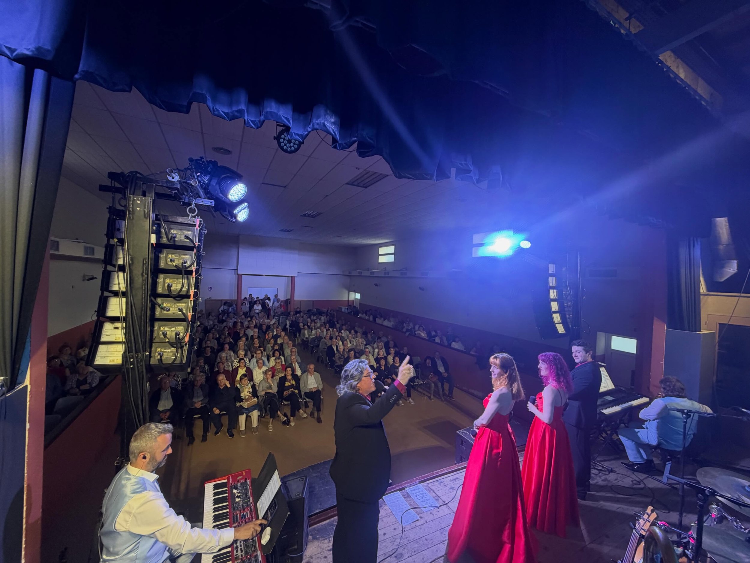 📸Imatges de la nostra actuaci&oacute; a la Festa Major de Cabanes en honor a Sant Isidre.

👏🏻💪Volem agrair a l&rsquo; @ajuntamentcabanes @rocktailgroup , a tot el personal que ha fet possible dita actuaci&oacute; i, evidentment, a tot el públic 