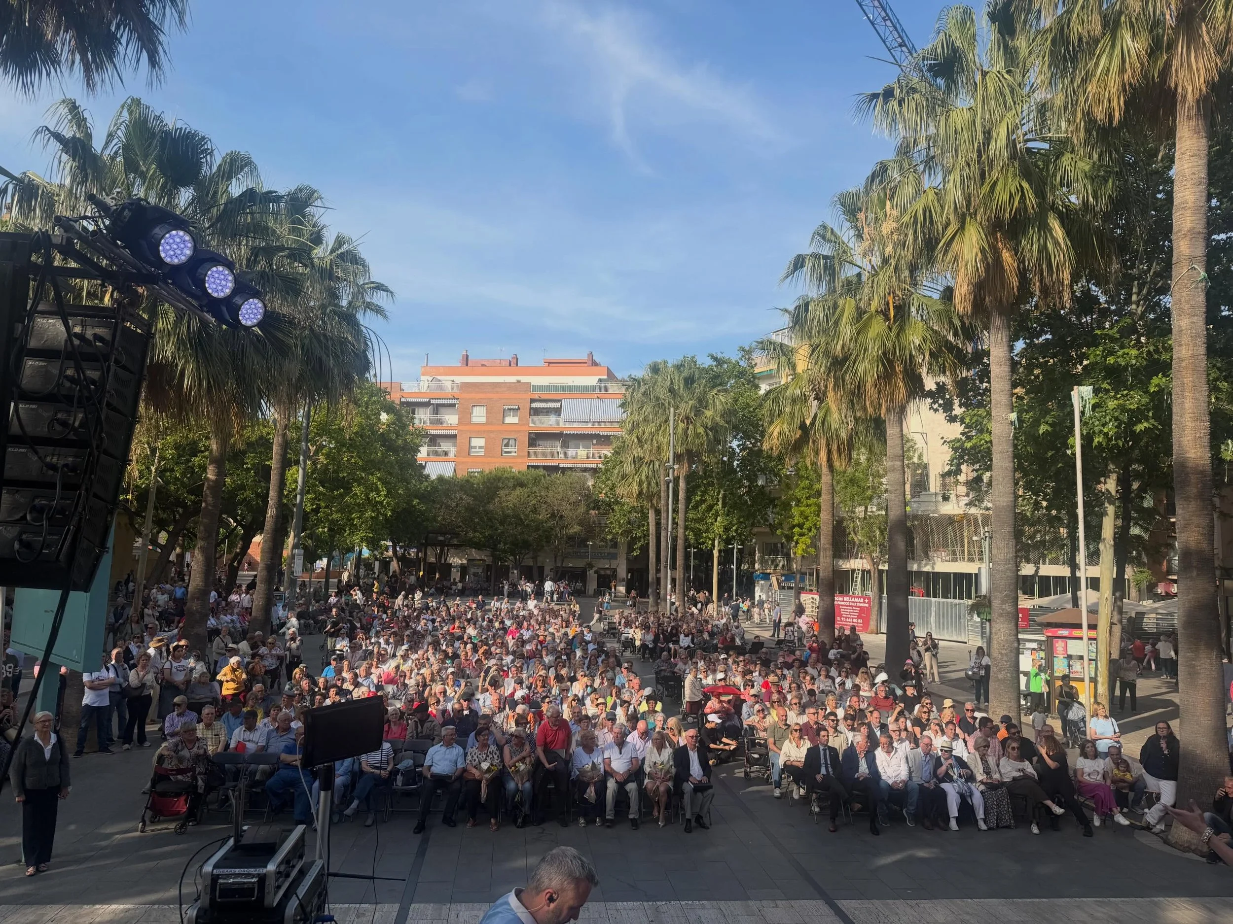 📸Dimecres vam viure una tarda plena d&rsquo;emocions a Castelldefels! 🎶👵👴 En el marc de les 44es Jornades de la Gent Gran, hem tingut l&rsquo;honor de posar m&uacute;sica i alegria a l&rsquo;acte central a la pla&ccedil;a de l&rsquo;Esgl&eacute;s