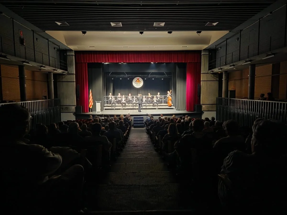 📸 VIG&Iacute;LIA DEL 39&egrave; APLEC DE SANT FELIU DE GU&Iacute;XOLS

Ahir al vespre vam tenir el plaer de participar en la vig&iacute;lia del 39&egrave; Aplec de la Sardana de Sant Feliu de Gu&iacute;xols, amb un concert de m&uacute;sica per a cob