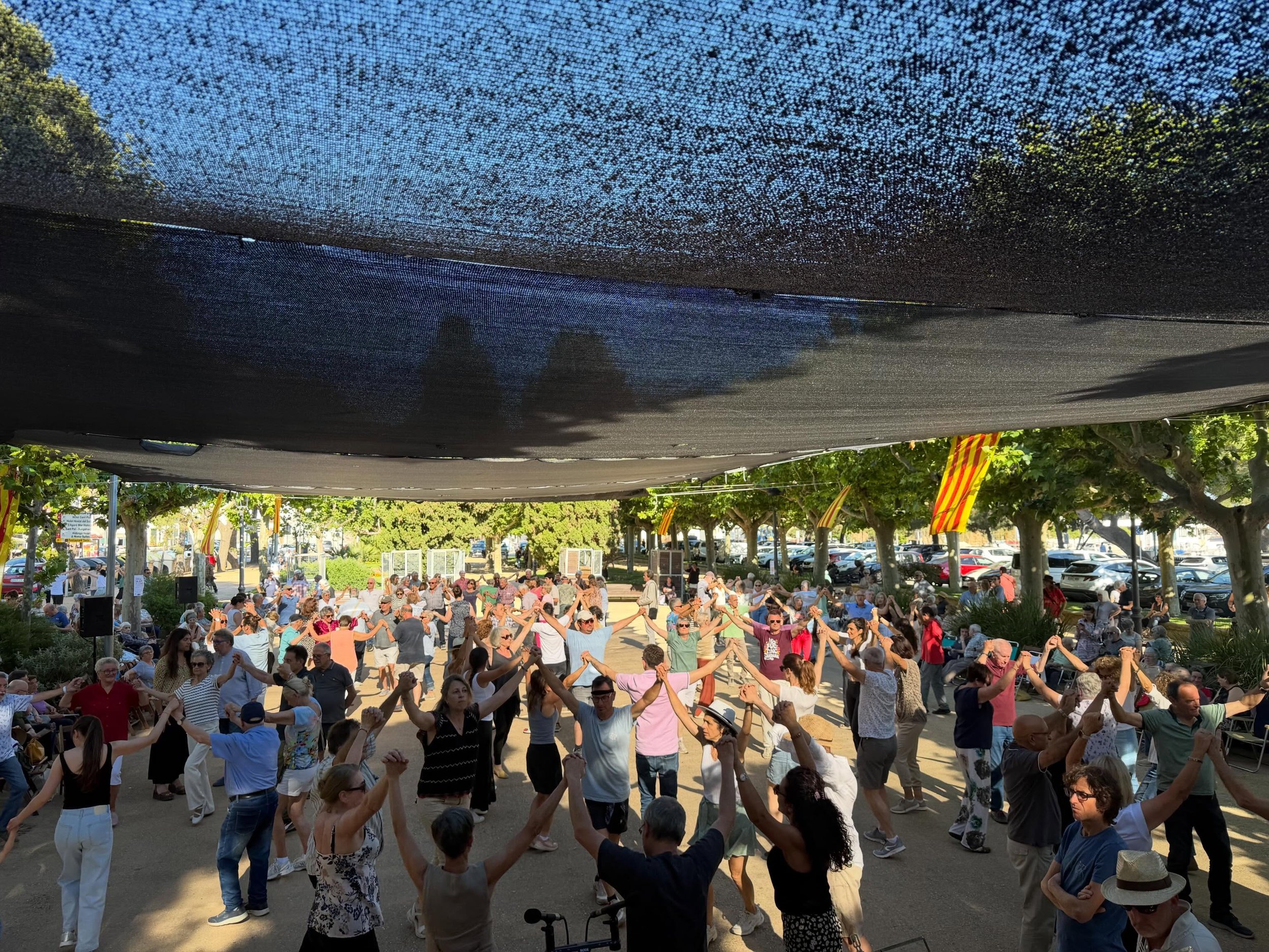 📸Imatges de la nostra participaci&oacute; al 39&egrave; Aplec de la Sardana de Sant Feliu de Gu&iacute;xols, juntament amb els companys de la @coblasantjordi i @coblaciutatdegirona 

👏🏻💪Volem agrair @dolors_puig_rosello @teixidor.joan @guixols_aj