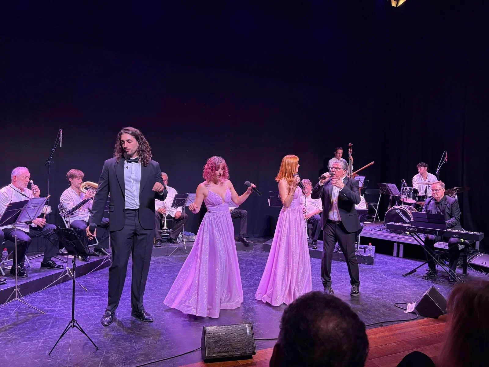 📸Imatges de la nostra actuaci&oacute; a l&rsquo;Auditori de l&rsquo; @ateneubanyoles amb l&rsquo;espectacle Serenata.cat

👏🏻💪Volem agrair a l&rsquo; @ateneubanyoles @ajbanyoles , a tot el personal que ha fet possible dita actuaci&oacute; i, evide