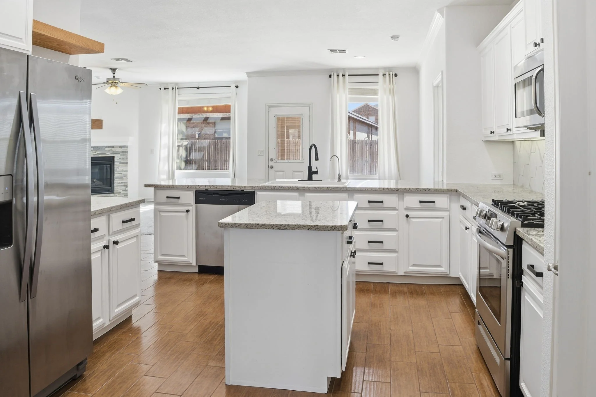 10-web-or-mls-6419Commonwealth_001 (2).jpg