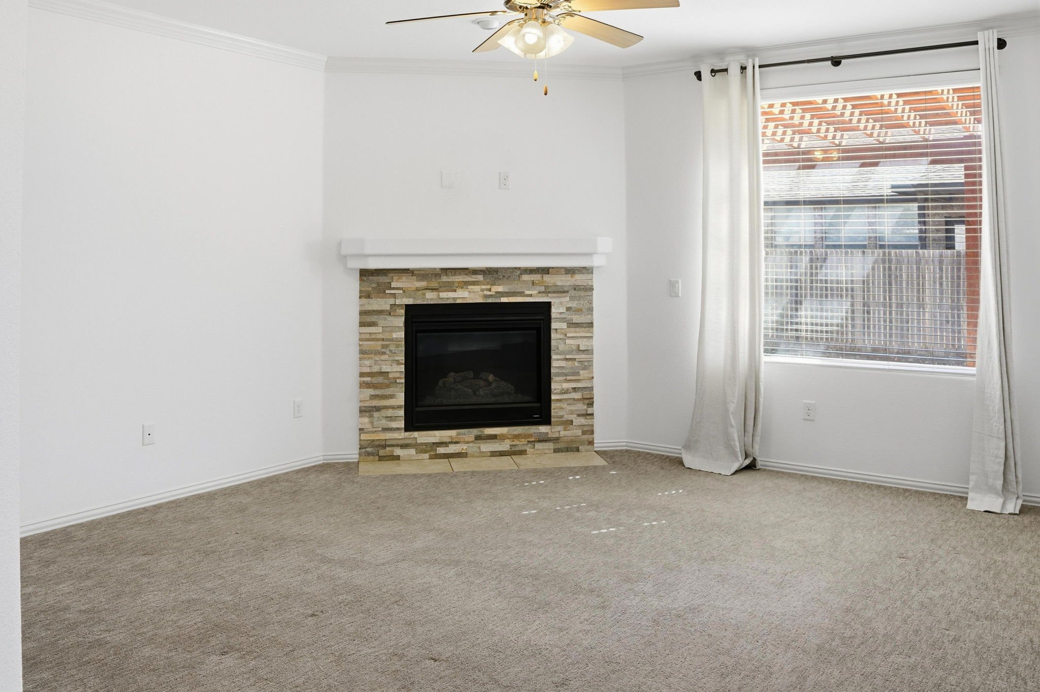 13-web-or-mls-6419Commonwealth_003 (2).jpg