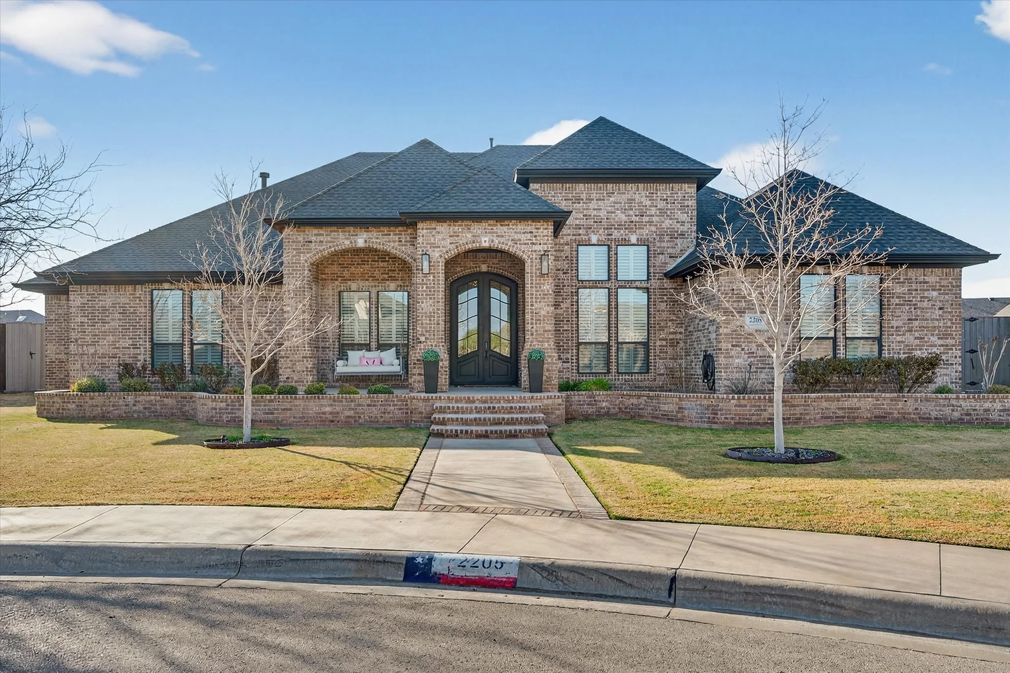 03-2205 Homestead Ct_0414 Crop.jpg