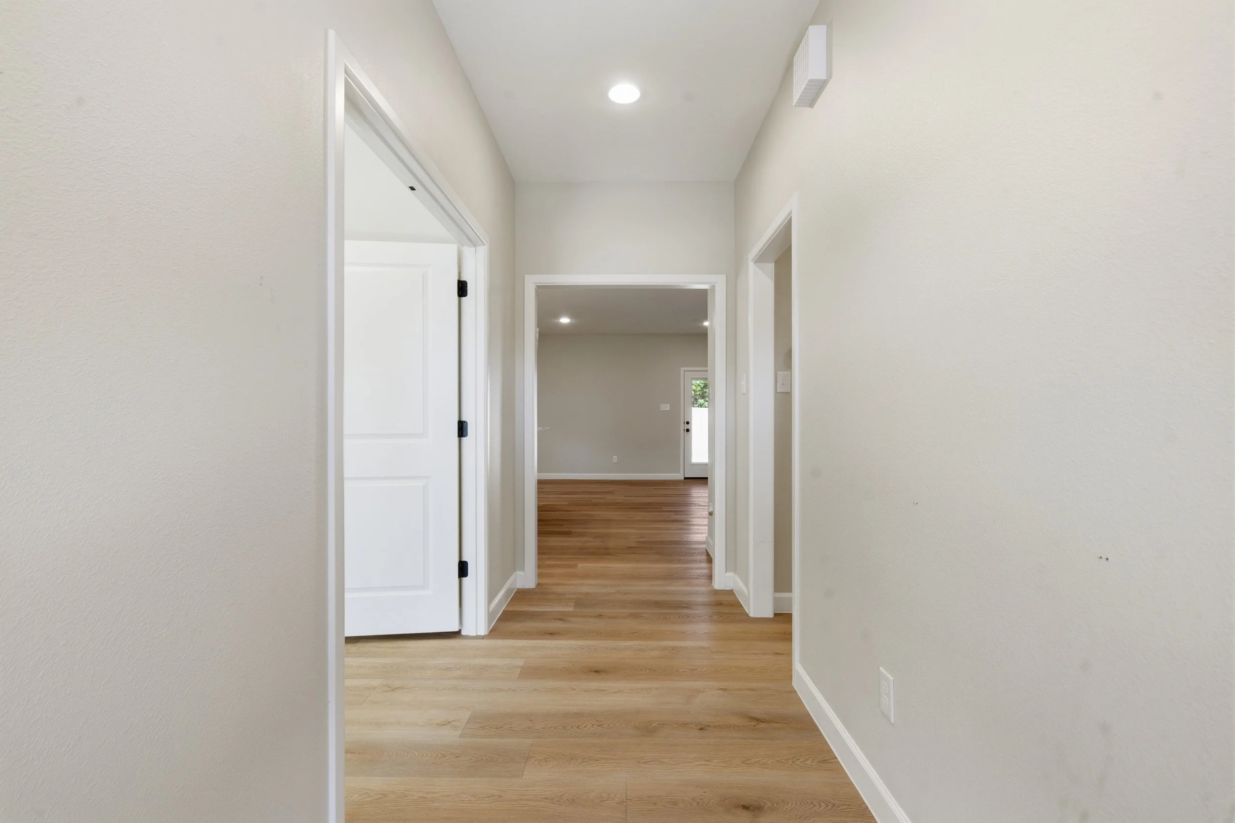 6004_Comal_Dr_004.jpg