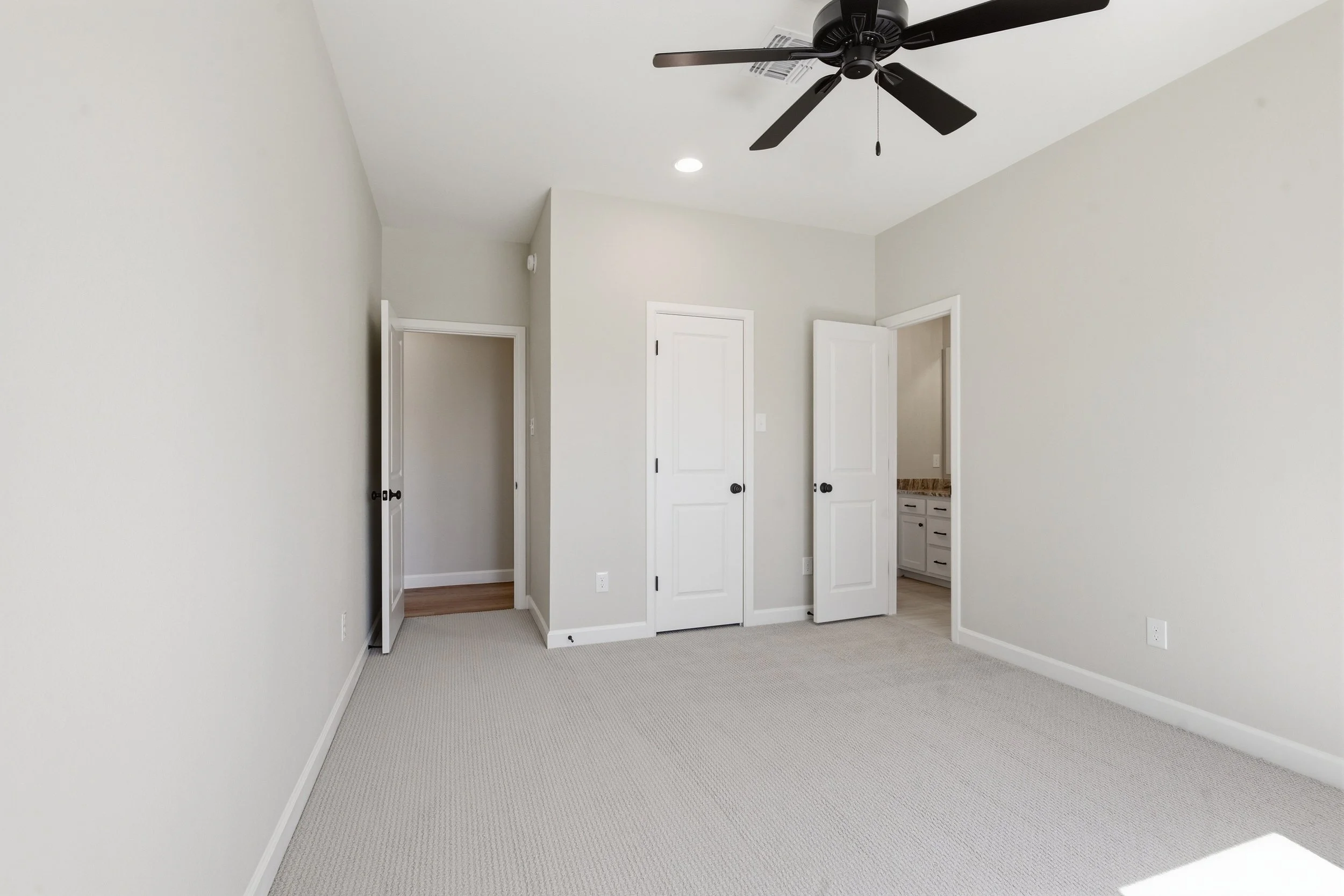 6004_Comal_Dr_014.jpg