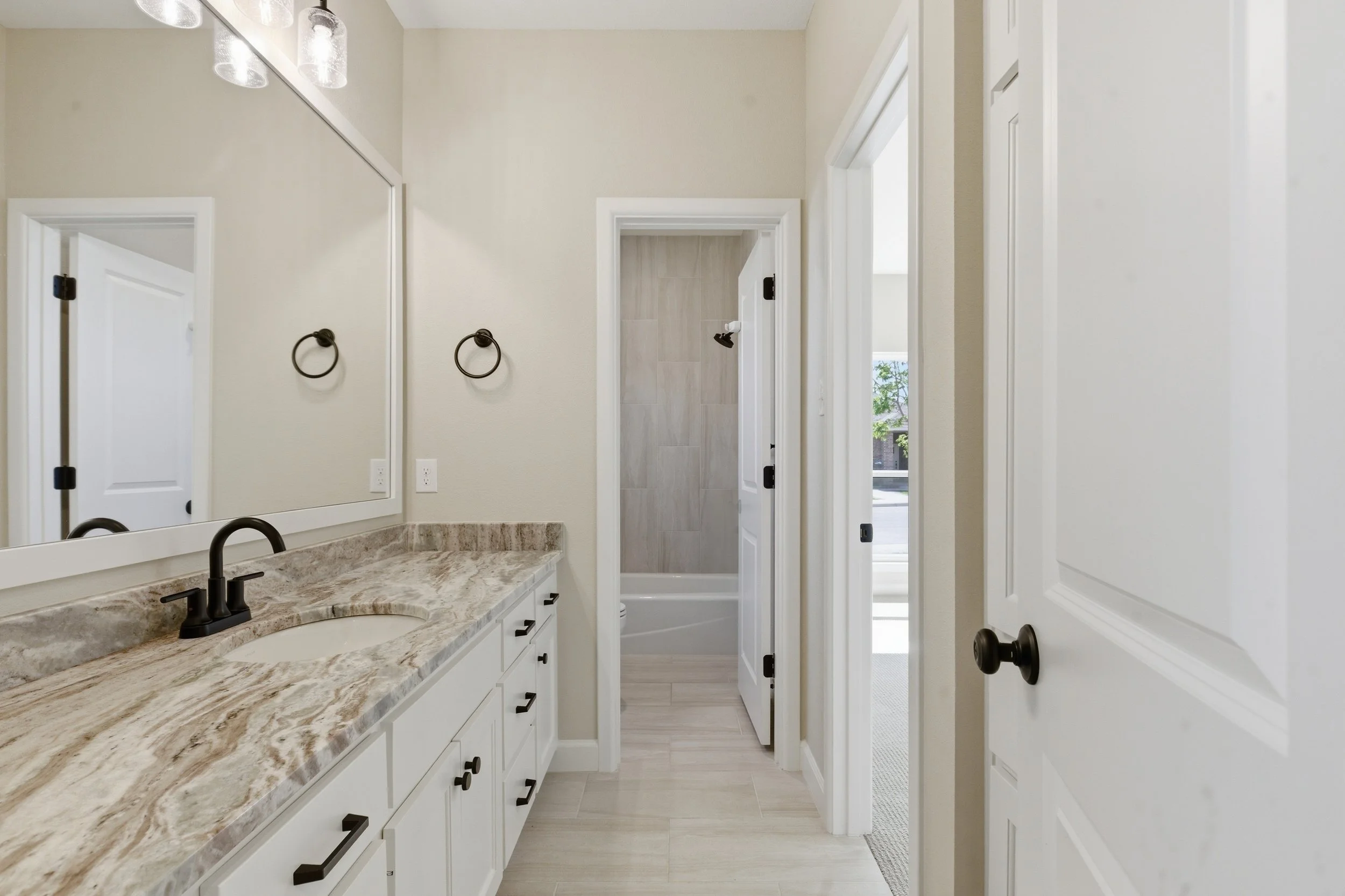 6004_Comal_Dr_016.jpg