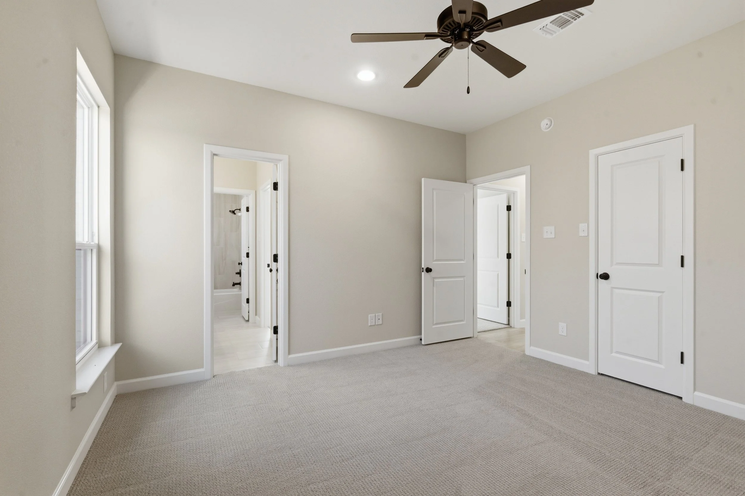 6004_Comal_Dr_019.jpg