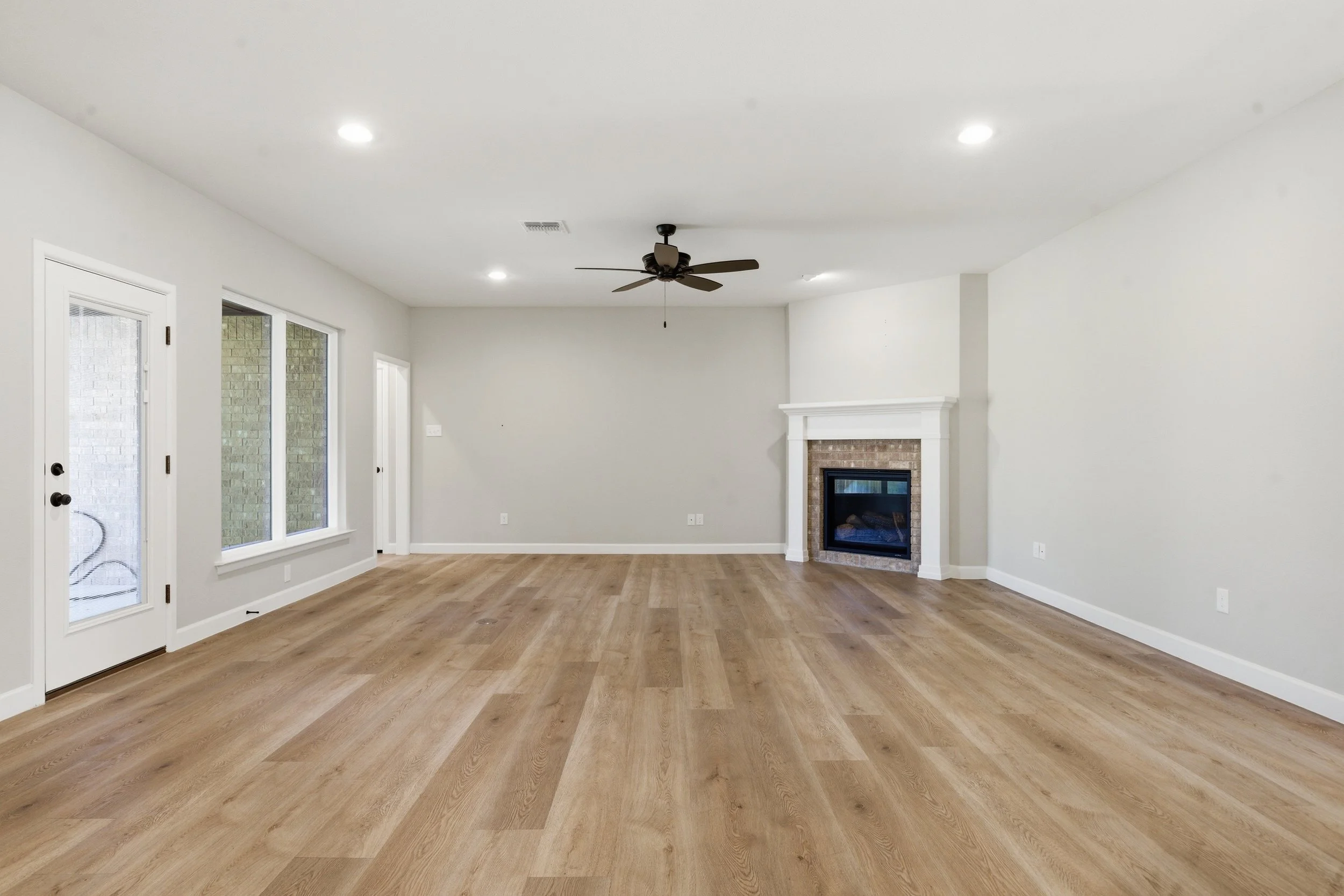 6004_Comal_Dr_024.jpg