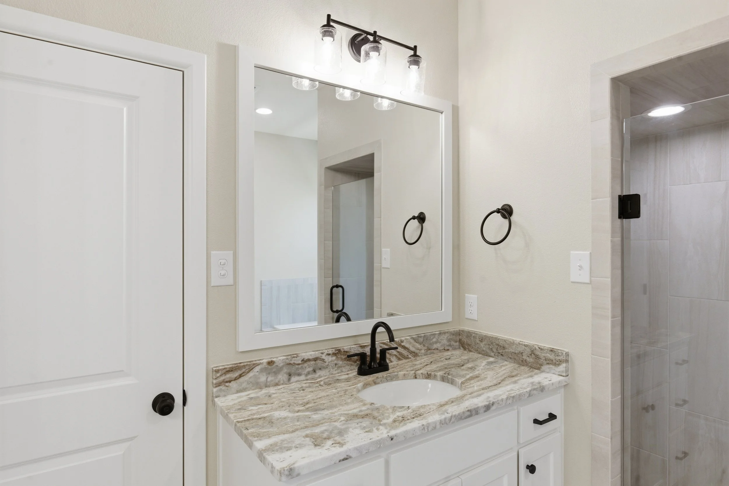 6004_Comal_Dr_039.jpg
