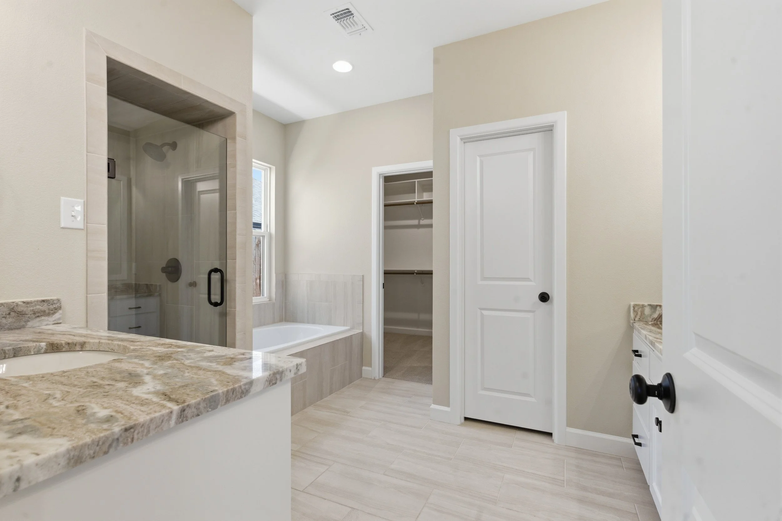 6004_Comal_Dr_037.jpg