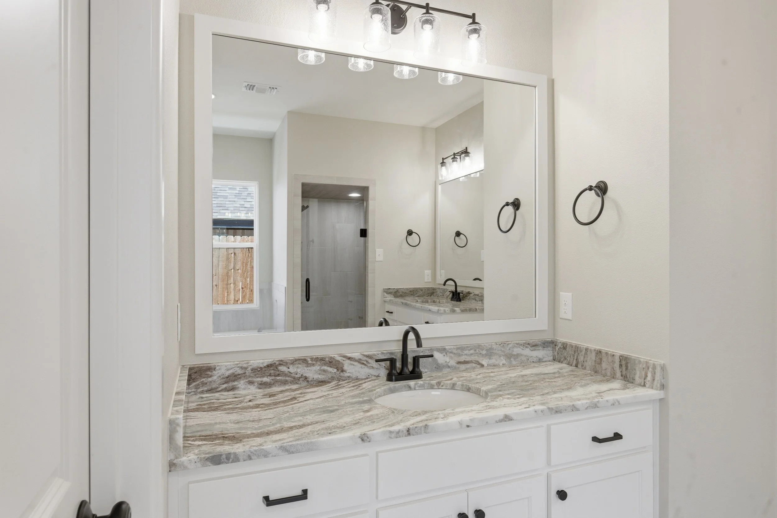 6004_Comal_Dr_038.jpg